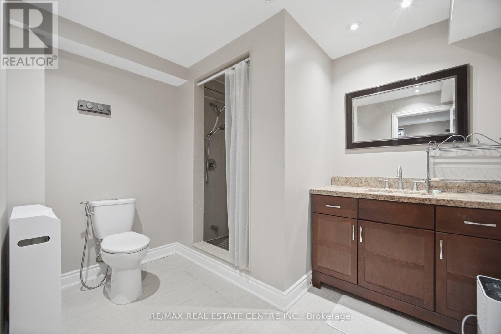 5384 Valhalla (Main And Second Floor) Crescent, Mississauga, Ontario  L5M 0K4 - Photo 46 - W12971294