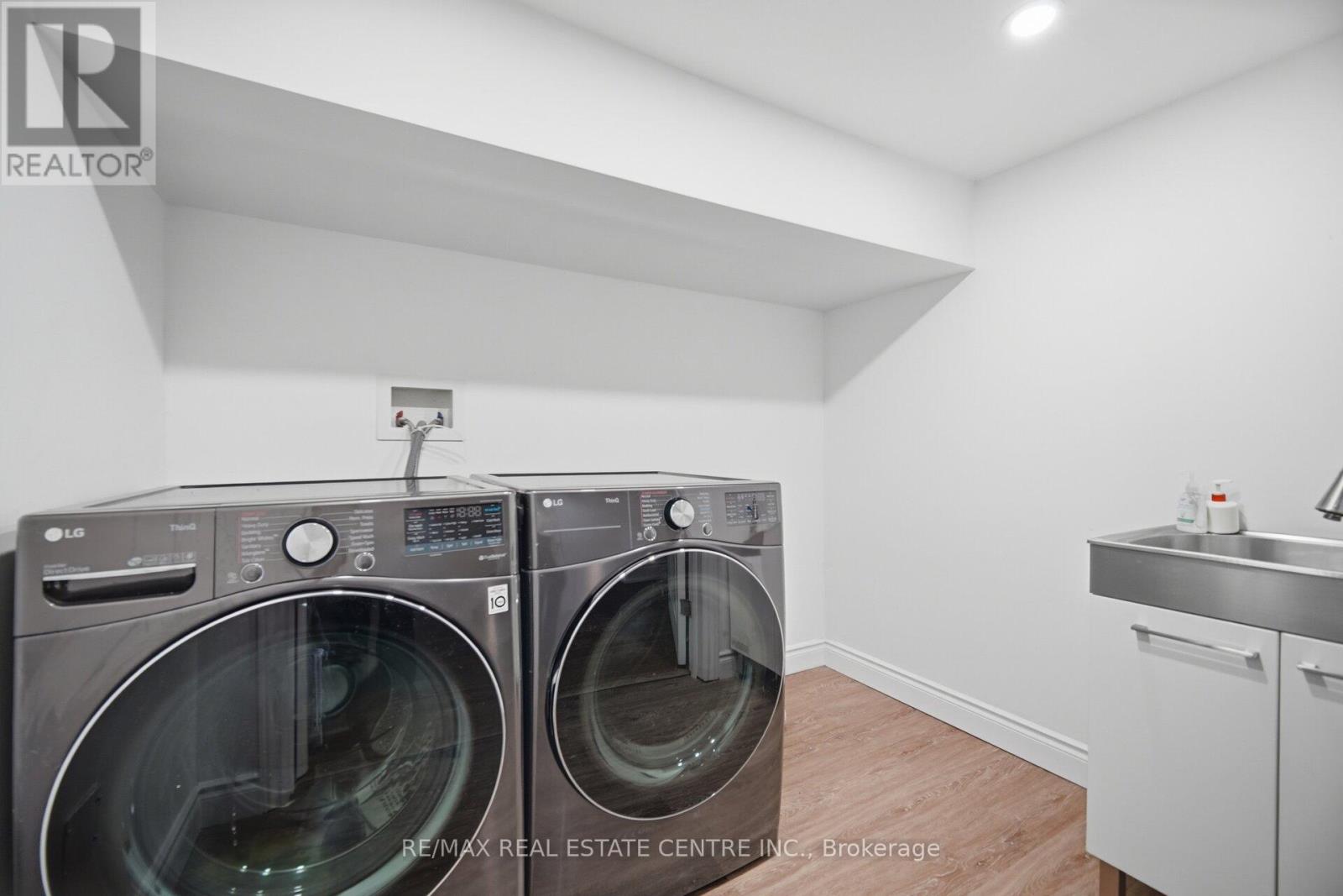 5384 Valhalla (Main And Second Floor) Crescent, Mississauga, Ontario  L5M 0K4 - Photo 47 - W12971294