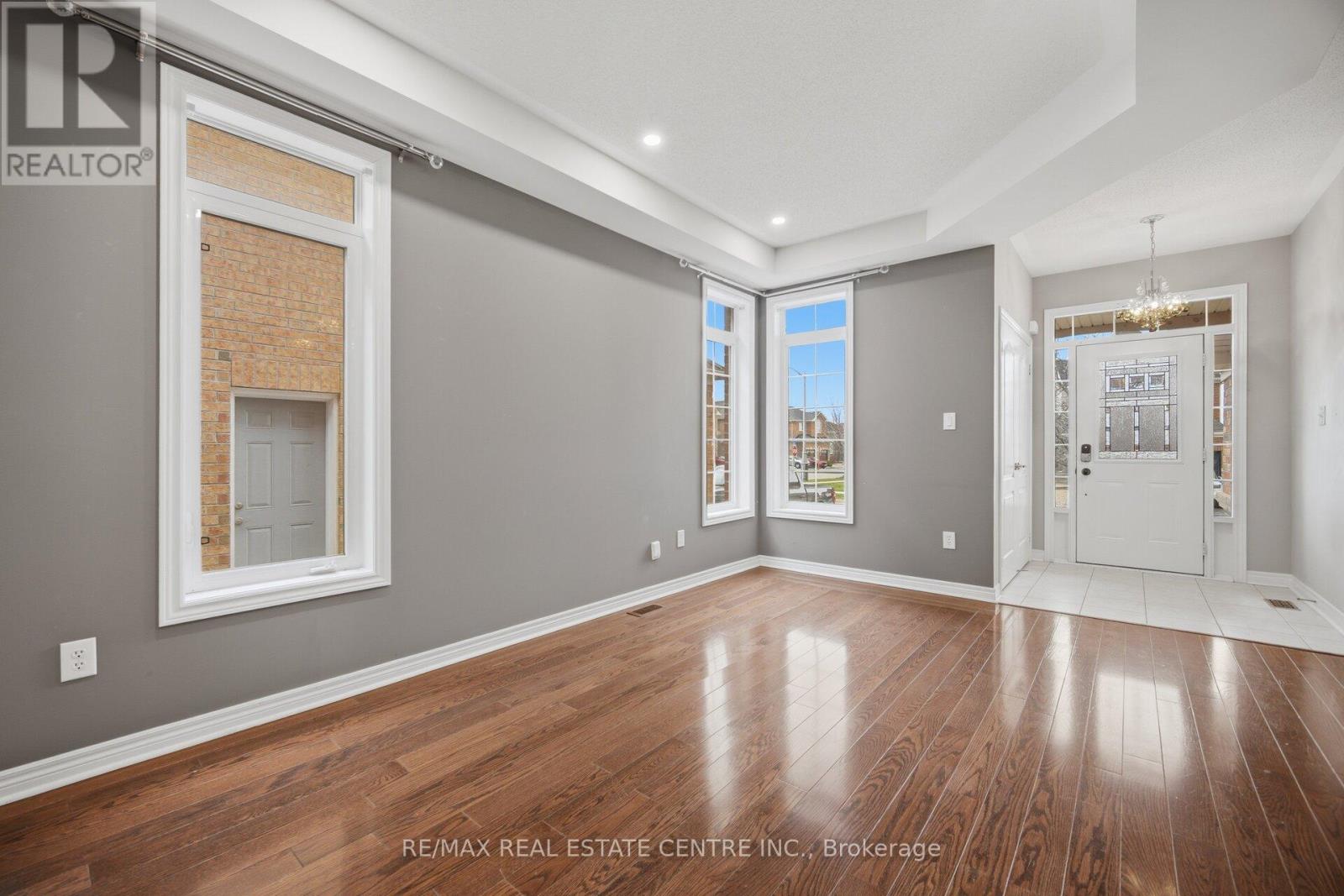 5384 Valhalla (Main And Second Floor) Crescent, Mississauga, Ontario  L5M 0K4 - Photo 6 - W12971294