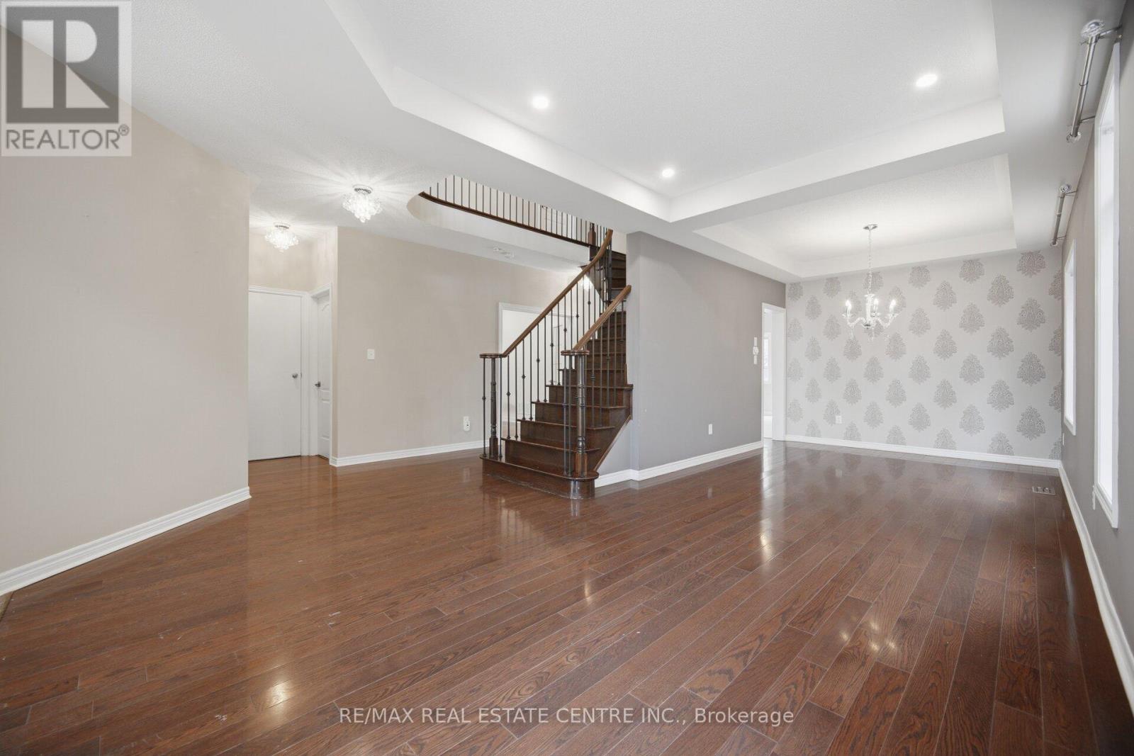 5384 Valhalla (Main And Second Floor) Crescent, Mississauga, Ontario  L5M 0K4 - Photo 7 - W12971294