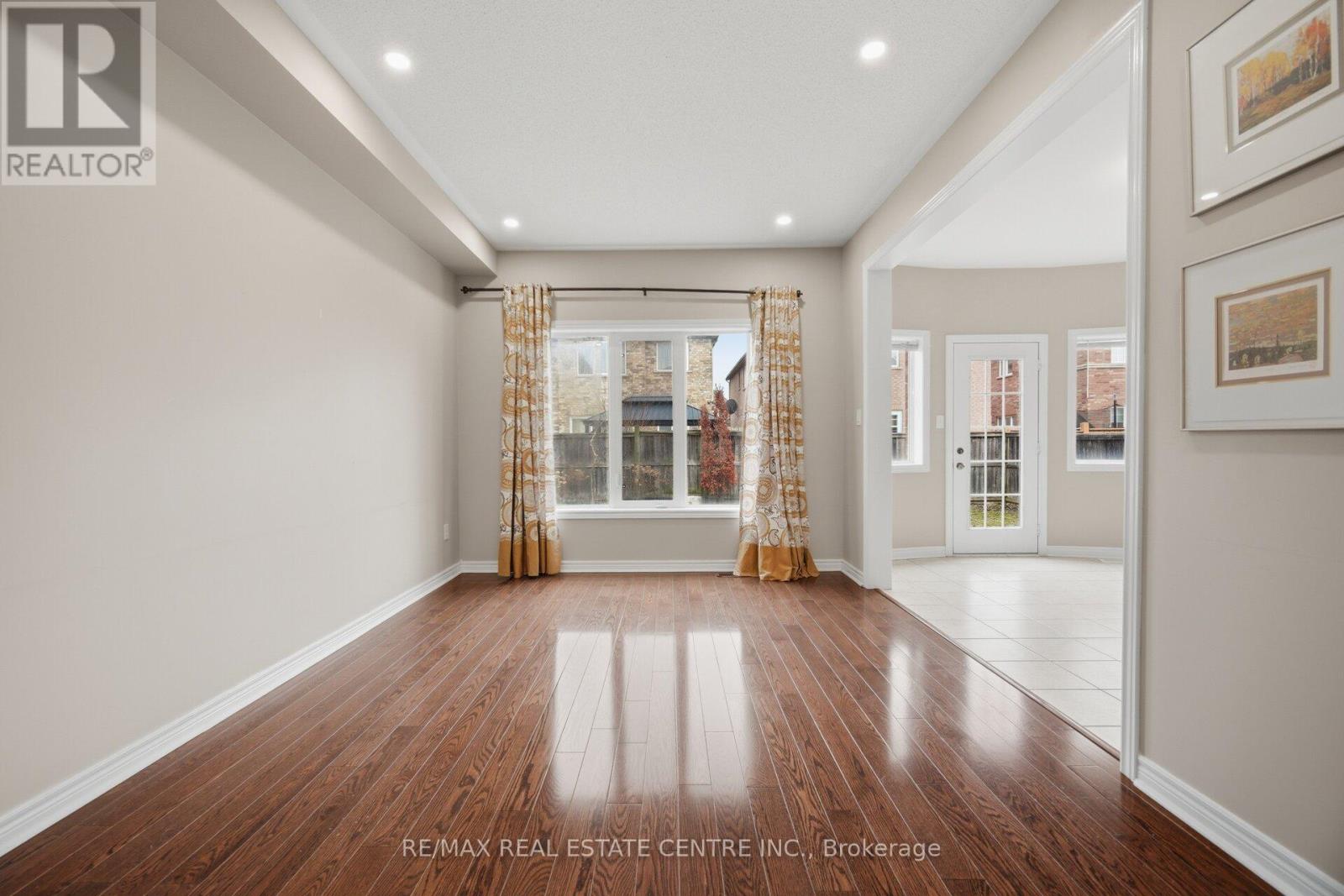 5384 Valhalla (Main And Second Floor) Crescent, Mississauga, Ontario  L5M 0K4 - Photo 9 - W12971294