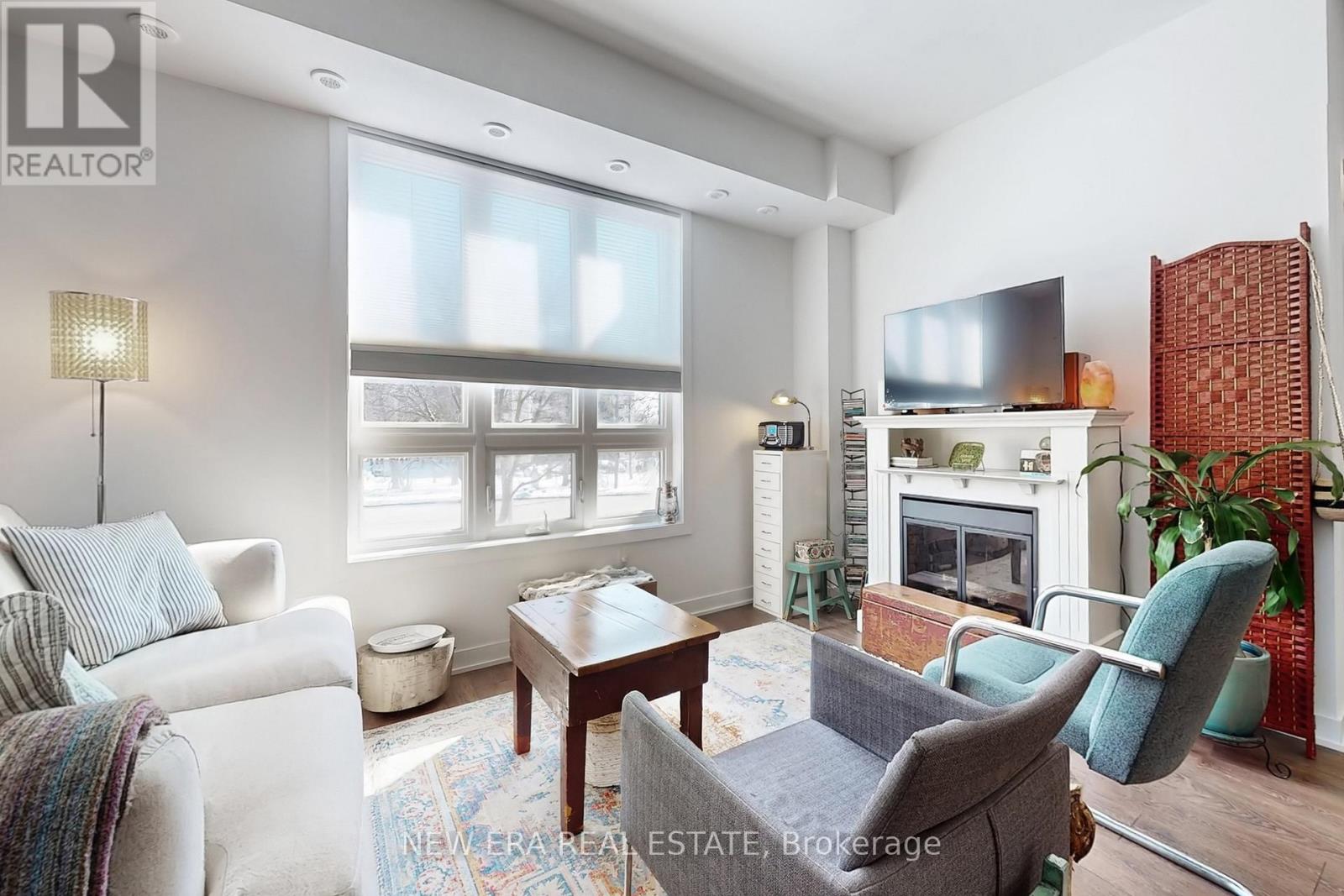 7 - 4015 Hickory Drive, Mississauga, Ontario  L4W 1L1 - Photo 2 - W12971296