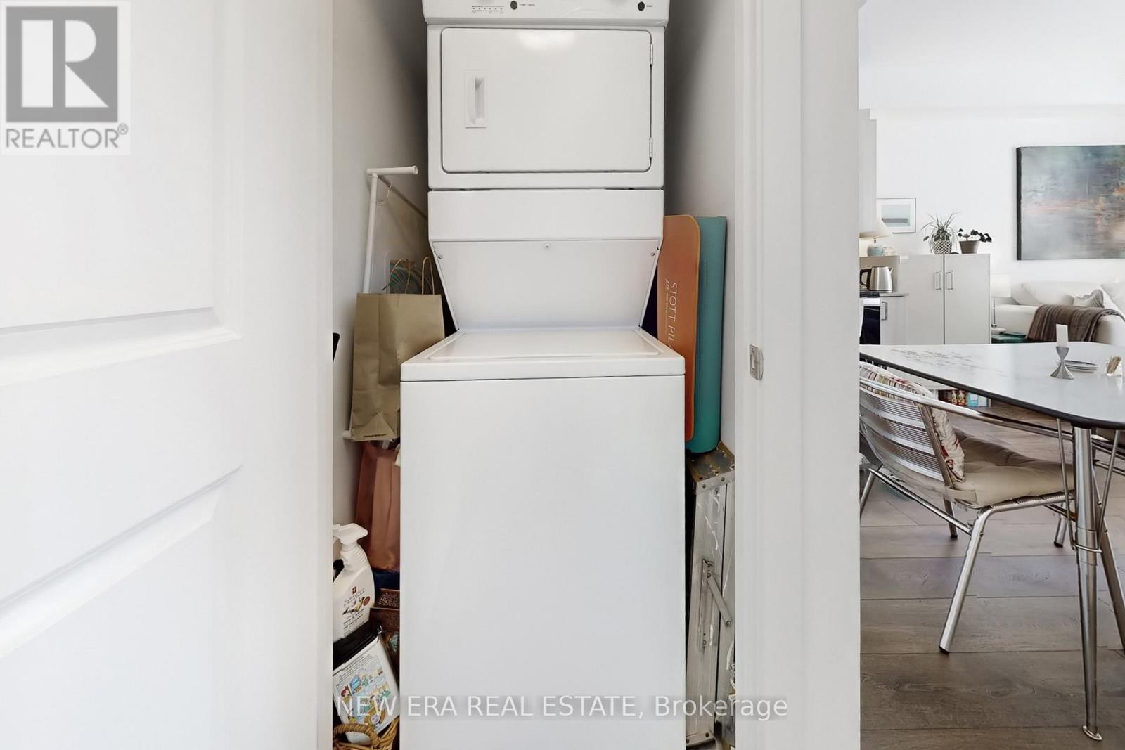 7 - 4015 Hickory Drive, Mississauga, Ontario  L4W 1L1 - Photo 8 - W12971296