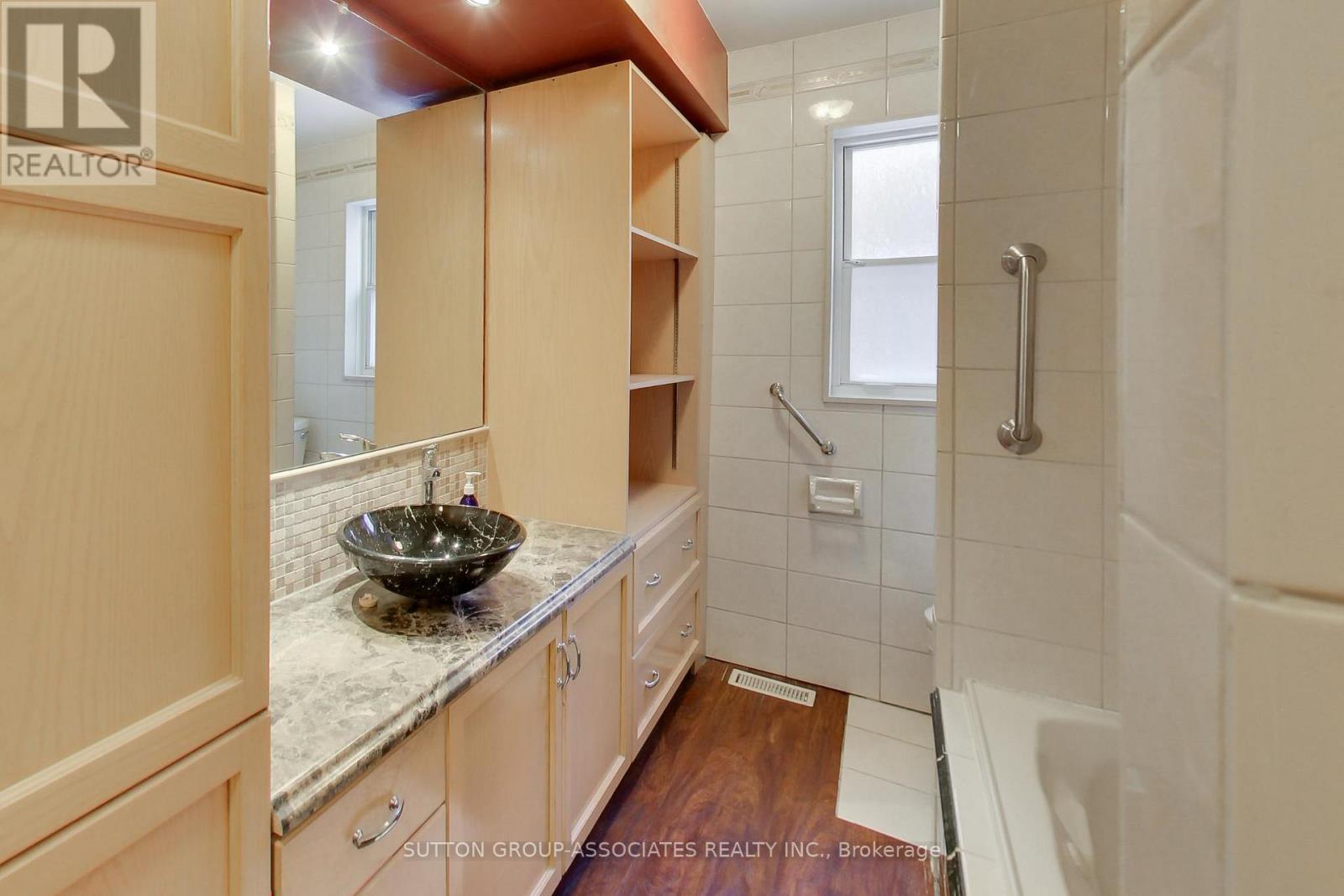 683 Glengrove Avenue, Toronto, Ontario  M6B 2J2 - Photo 11 - W12971304