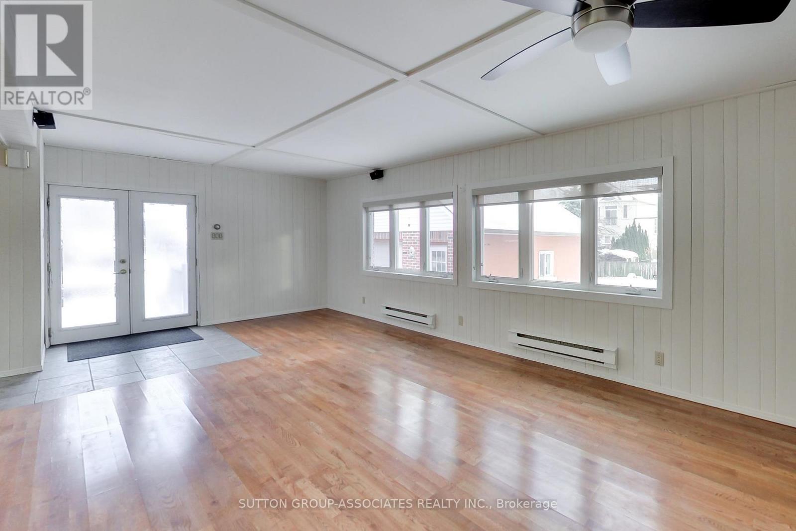 683 Glengrove Avenue, Toronto, Ontario  M6B 2J2 - Photo 16 - W12971304