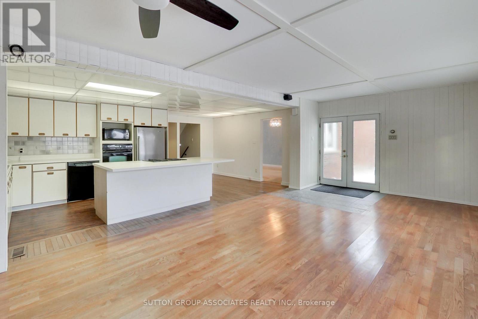 683 Glengrove Avenue, Toronto, Ontario  M6B 2J2 - Photo 17 - W12971304