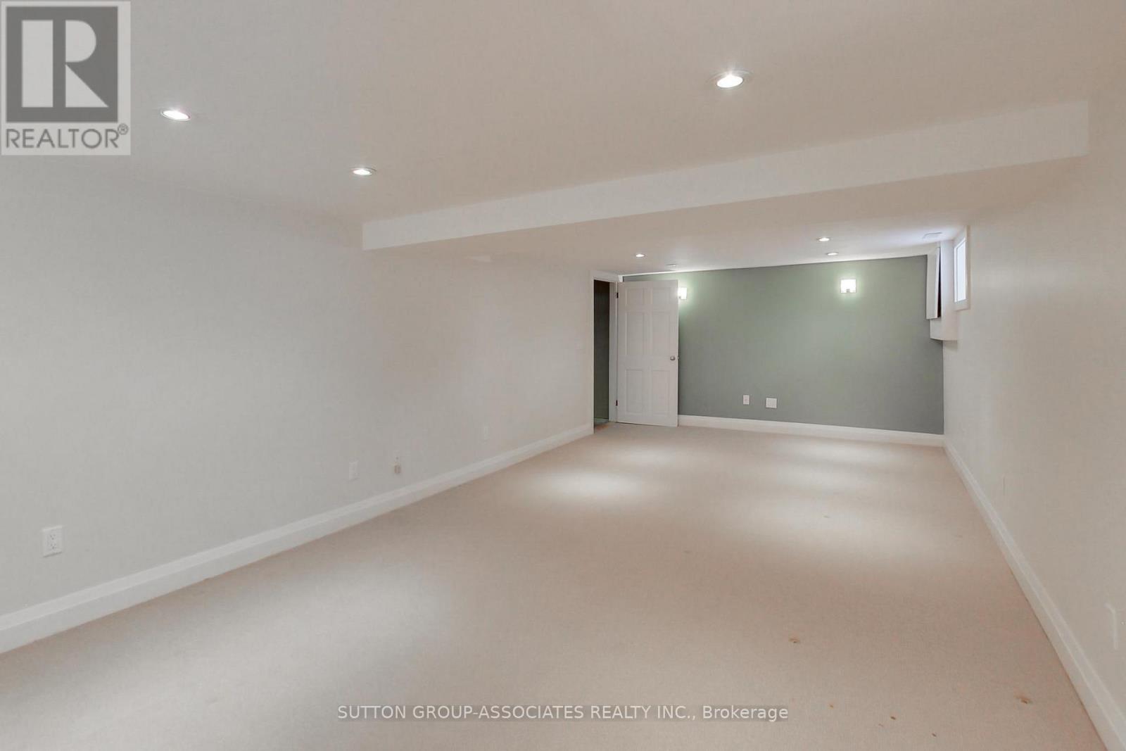 683 Glengrove Avenue, Toronto, Ontario  M6B 2J2 - Photo 25 - W12971304