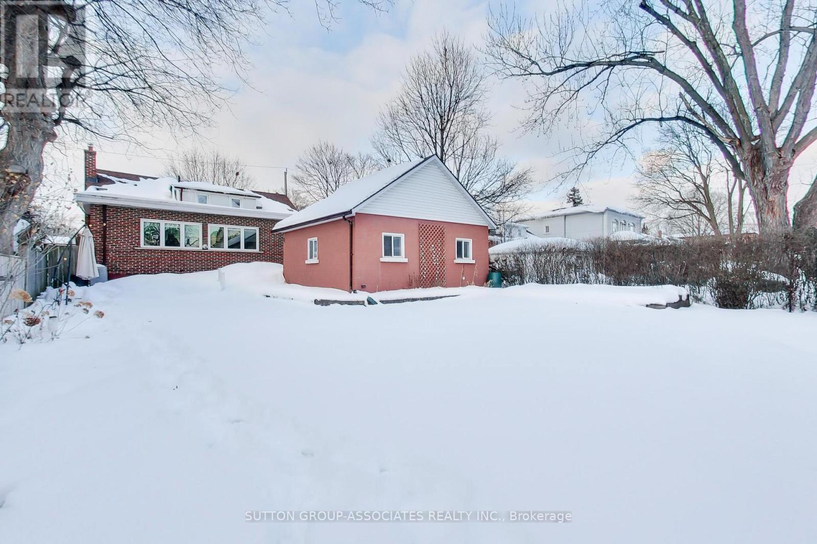 683 Glengrove Avenue, Toronto, Ontario  M6B 2J2 - Photo 29 - W12971304