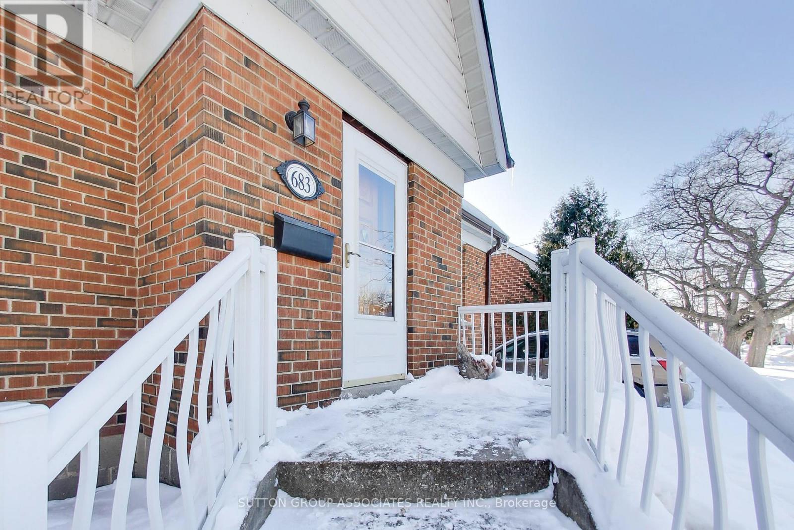 683 Glengrove Avenue, Toronto, Ontario  M6B 2J2 - Photo 3 - W12971304