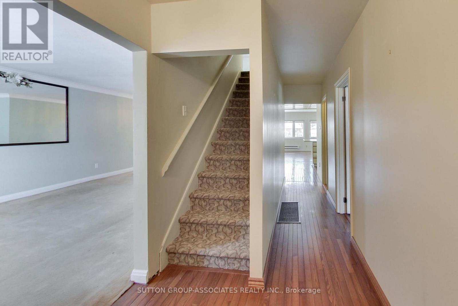 683 Glengrove Avenue, Toronto, Ontario  M6B 2J2 - Photo 5 - W12971304