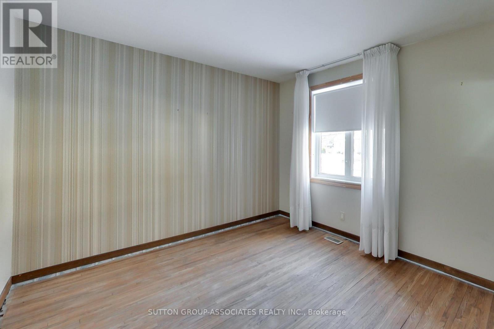 683 Glengrove Avenue, Toronto, Ontario  M6B 2J2 - Photo 9 - W12971304