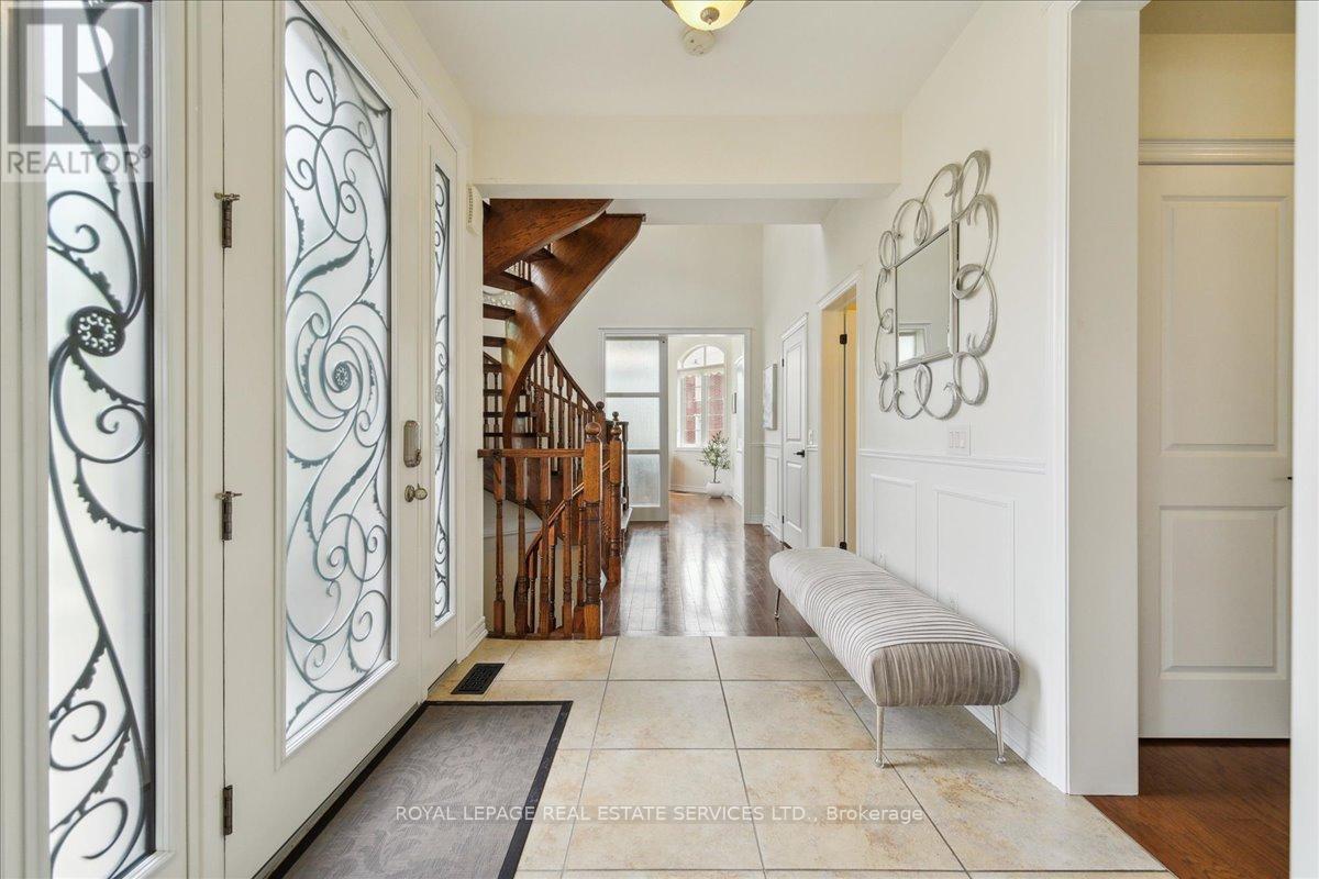 3150 Trailside Drive, Oakville, Ontario  L6M 0P6 - Photo 5 - W12971310