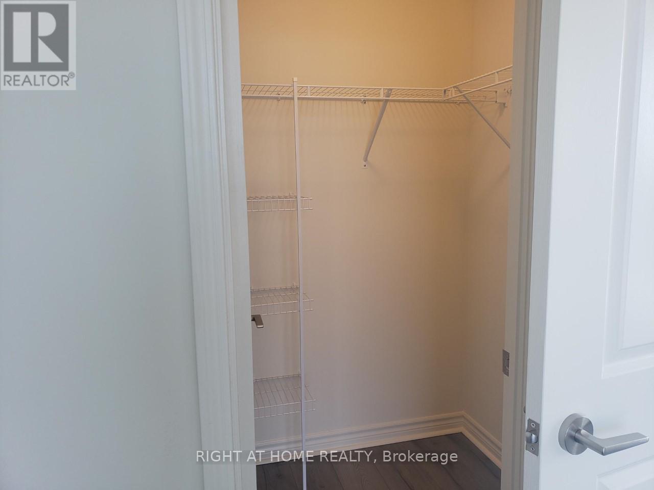 816 - 349 Rathburn Road W, Mississauga, Ontario  L5B 0G9 - Photo 11 - W12971314