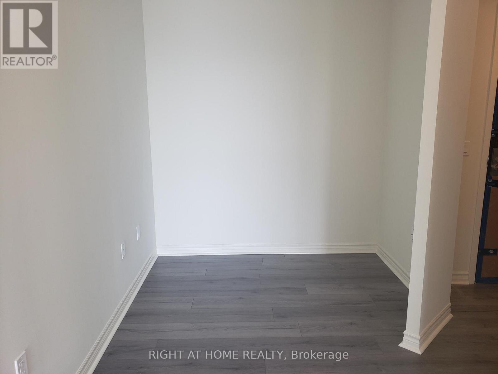 816 - 349 Rathburn Road W, Mississauga, Ontario  L5B 0G9 - Photo 6 - W12971314