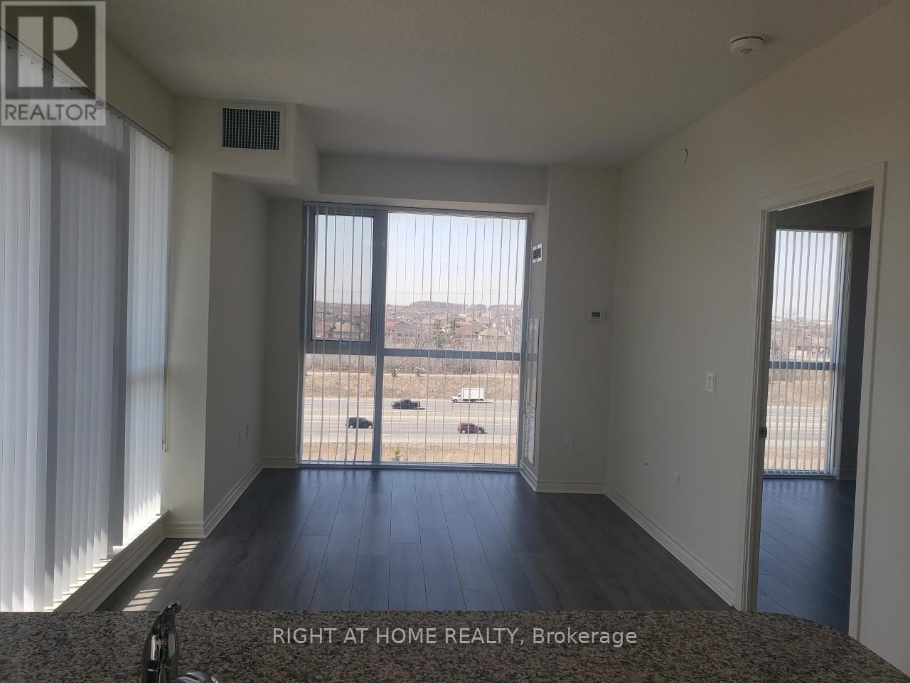 816 - 349 Rathburn Road W, Mississauga, Ontario  L5B 0G9 - Photo 8 - W12971314