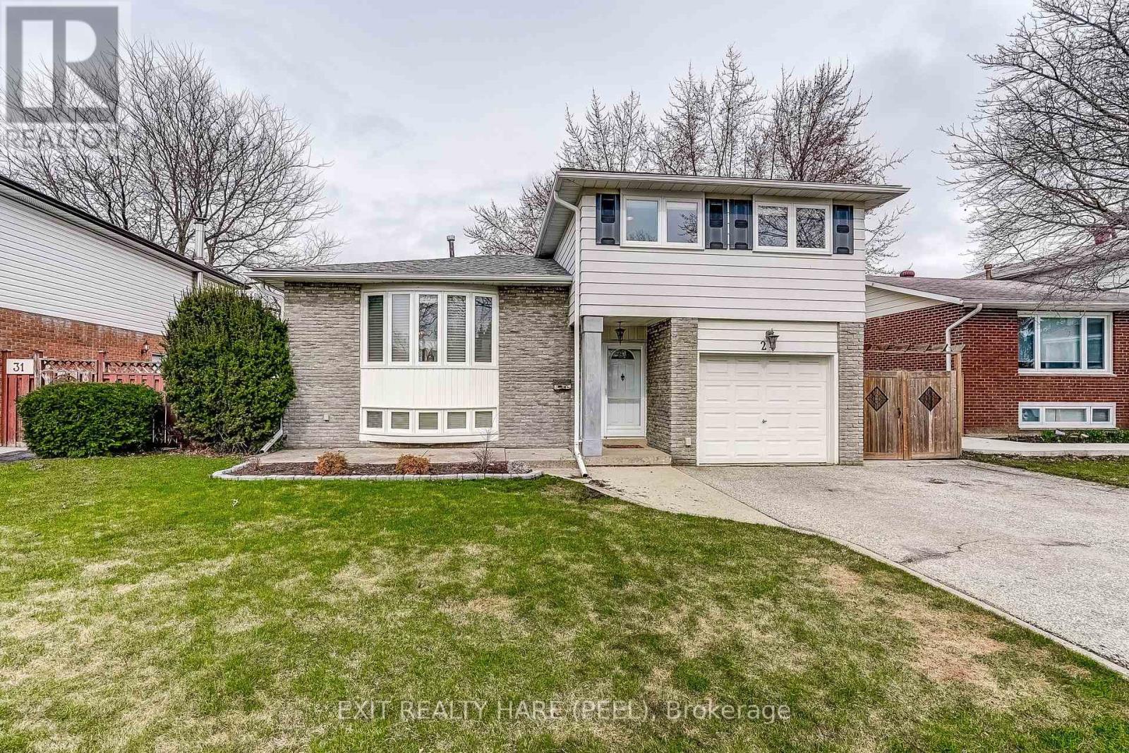 29 TROTTERS LANE, Brampton, Ontario