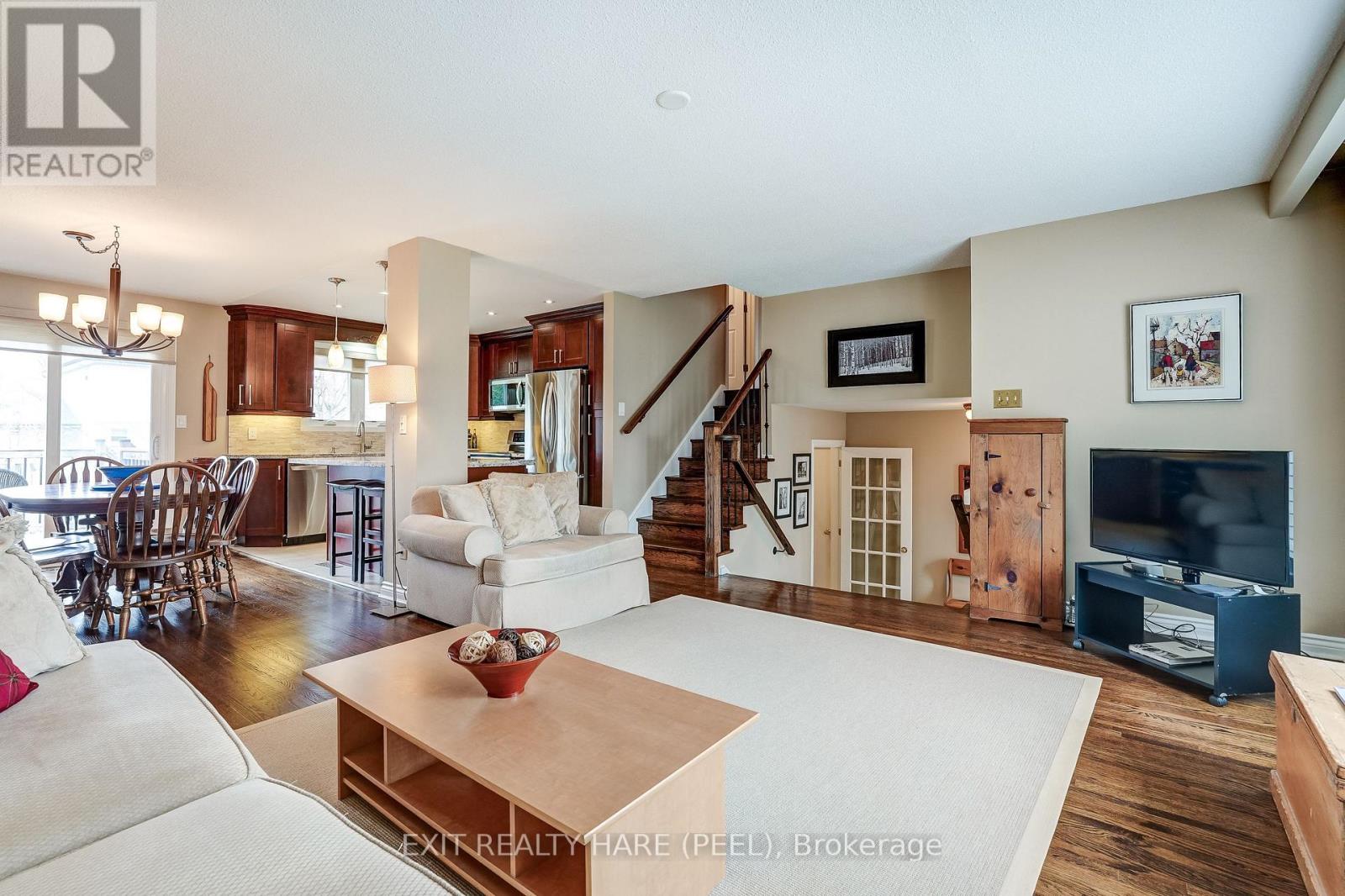 29 Trotters Lane, Brampton, Ontario  L6Y 1B5 - Photo 10 - W12971320