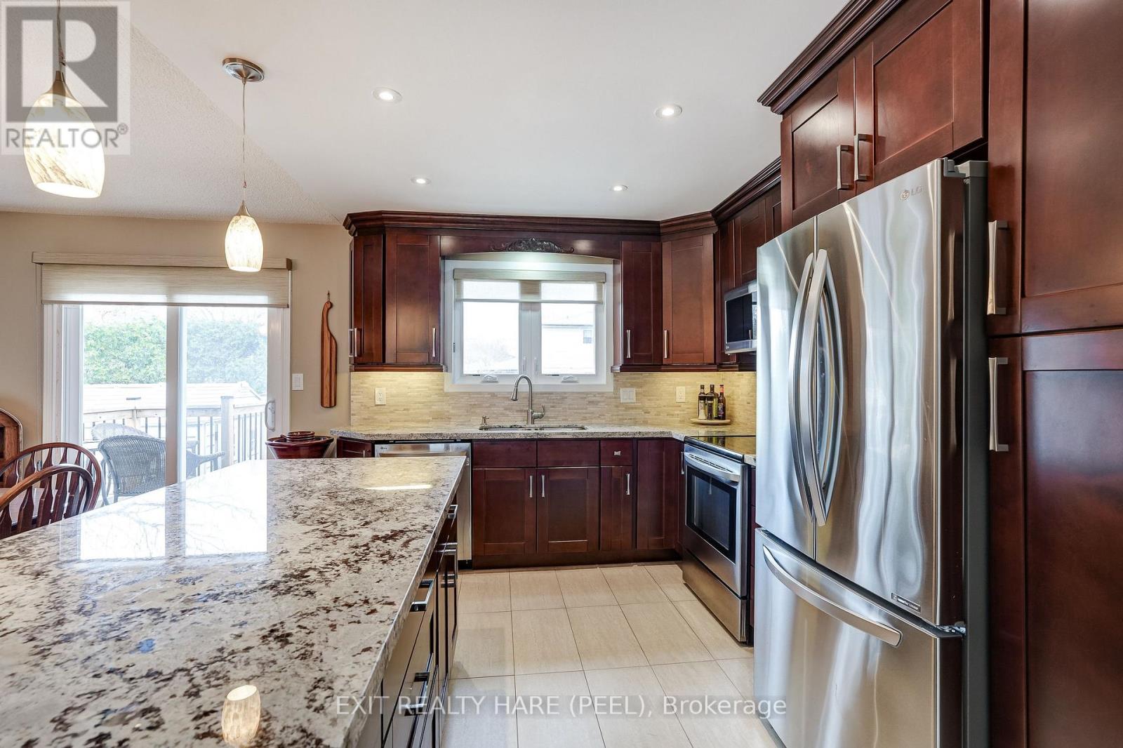 29 Trotters Lane, Brampton, Ontario  L6Y 1B5 - Photo 16 - W12971320