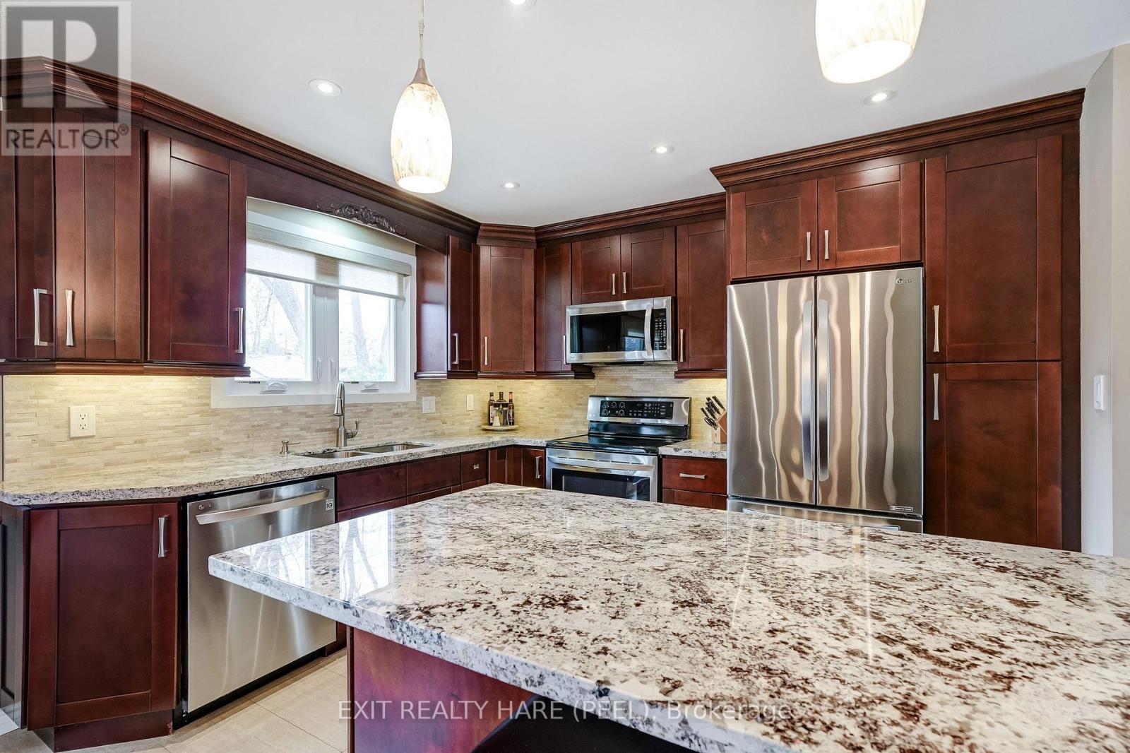 29 Trotters Lane, Brampton, Ontario  L6Y 1B5 - Photo 17 - W12971320