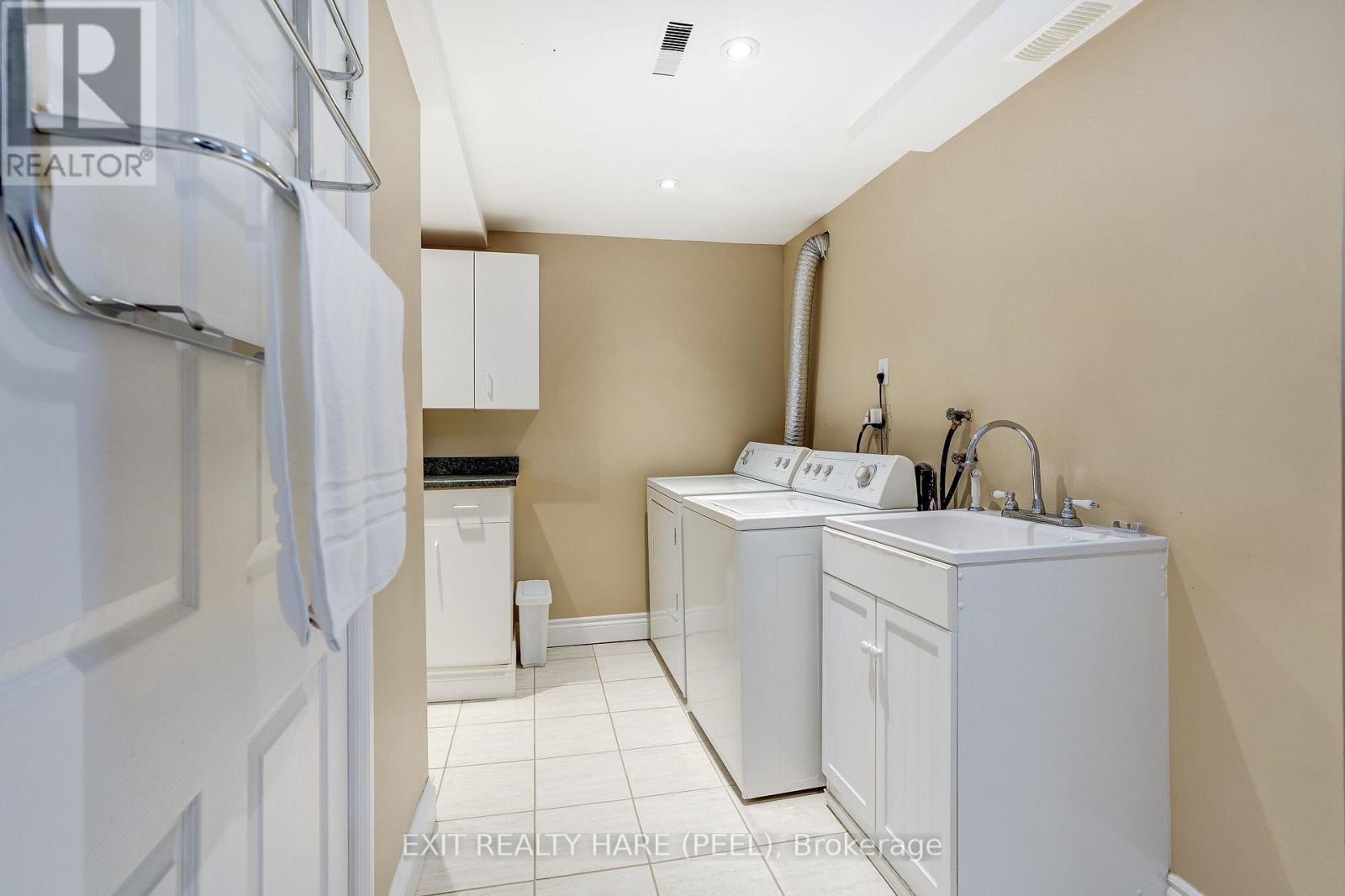 29 Trotters Lane, Brampton, Ontario  L6Y 1B5 - Photo 32 - W12971320