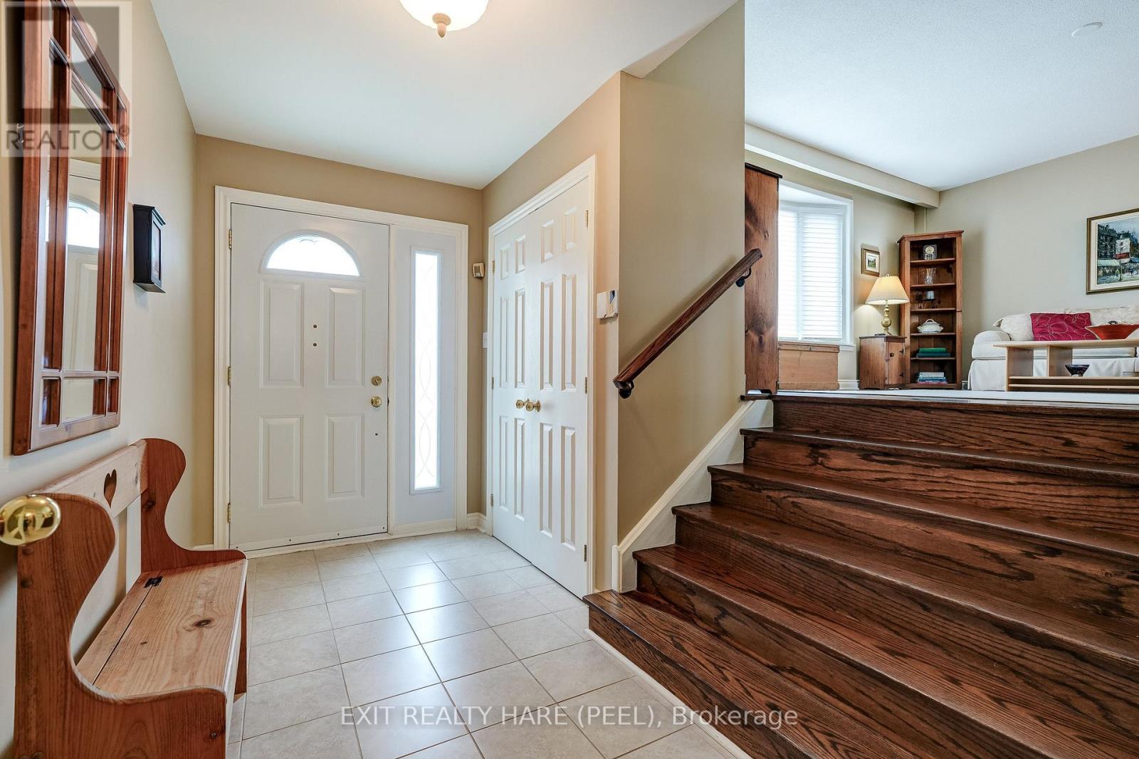 29 Trotters Lane, Brampton, Ontario  L6Y 1B5 - Photo 5 - W12971320