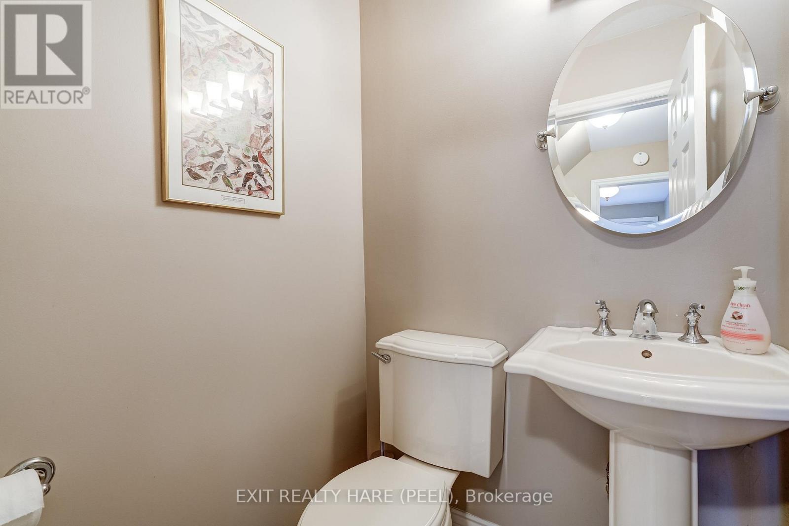 29 Trotters Lane, Brampton, Ontario  L6Y 1B5 - Photo 7 - W12971320