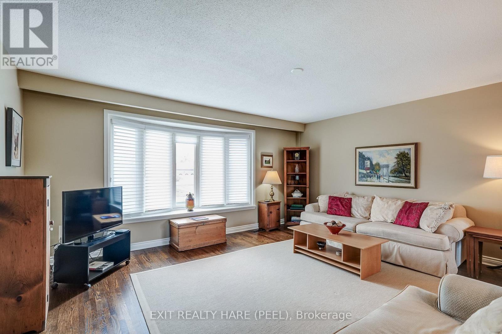 29 Trotters Lane, Brampton, Ontario  L6Y 1B5 - Photo 8 - W12971320