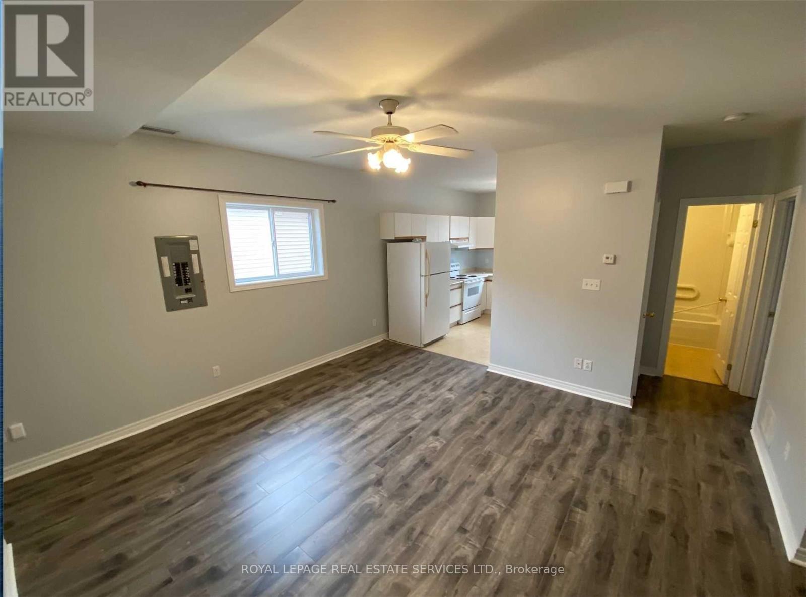 D - 76 Guelph Street, Halton Hills, Ontario  L7G 3Z5 - Photo 4 - W12971346