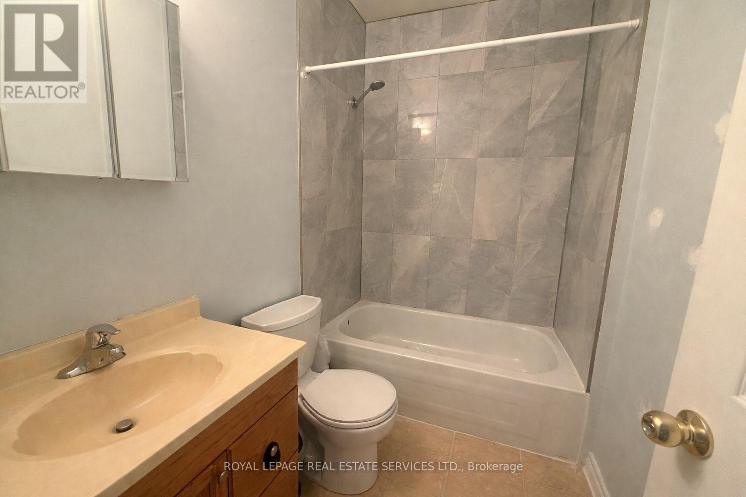 D - 76 Guelph Street, Halton Hills, Ontario  L7G 3Z5 - Photo 7 - W12971346