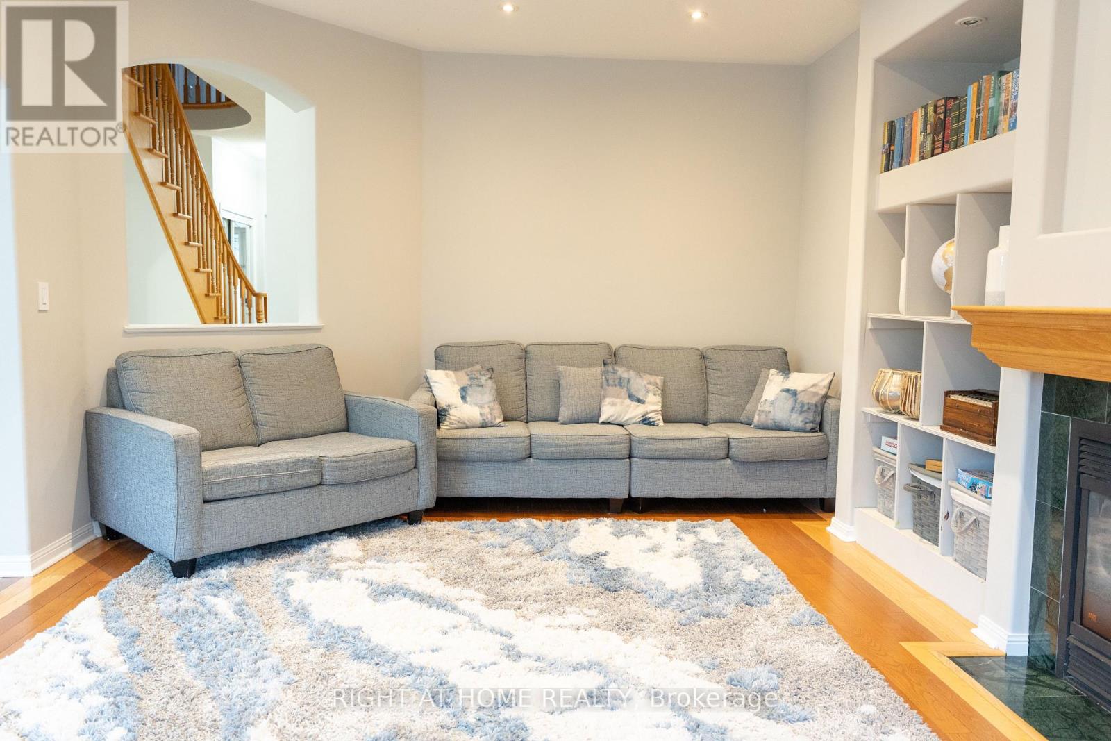 137 Whitwell Drive, Brampton, Ontario  L6P 1L2 - Photo 10 - W12971406