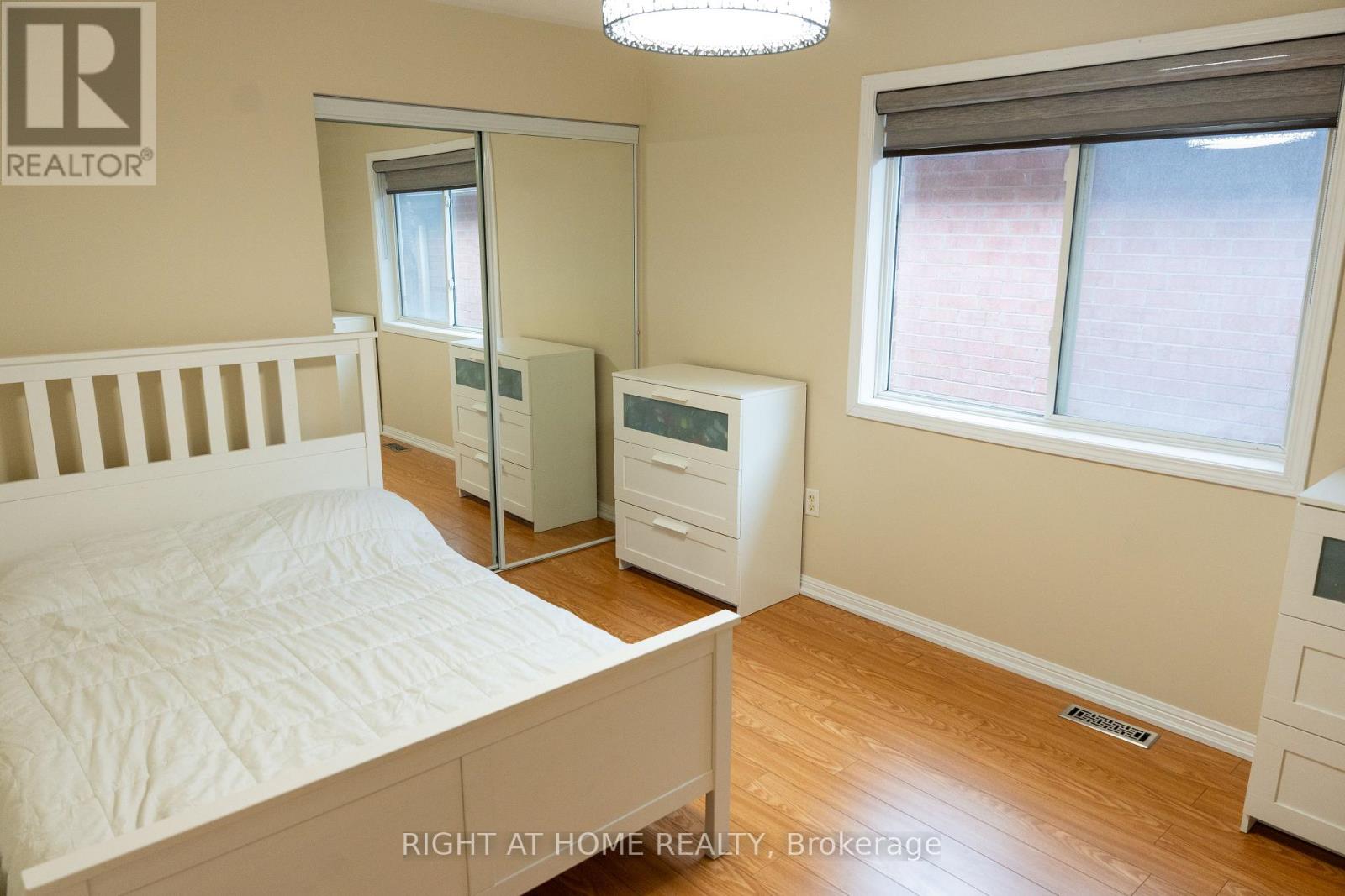 137 Whitwell Drive, Brampton, Ontario  L6P 1L2 - Photo 14 - W12971406