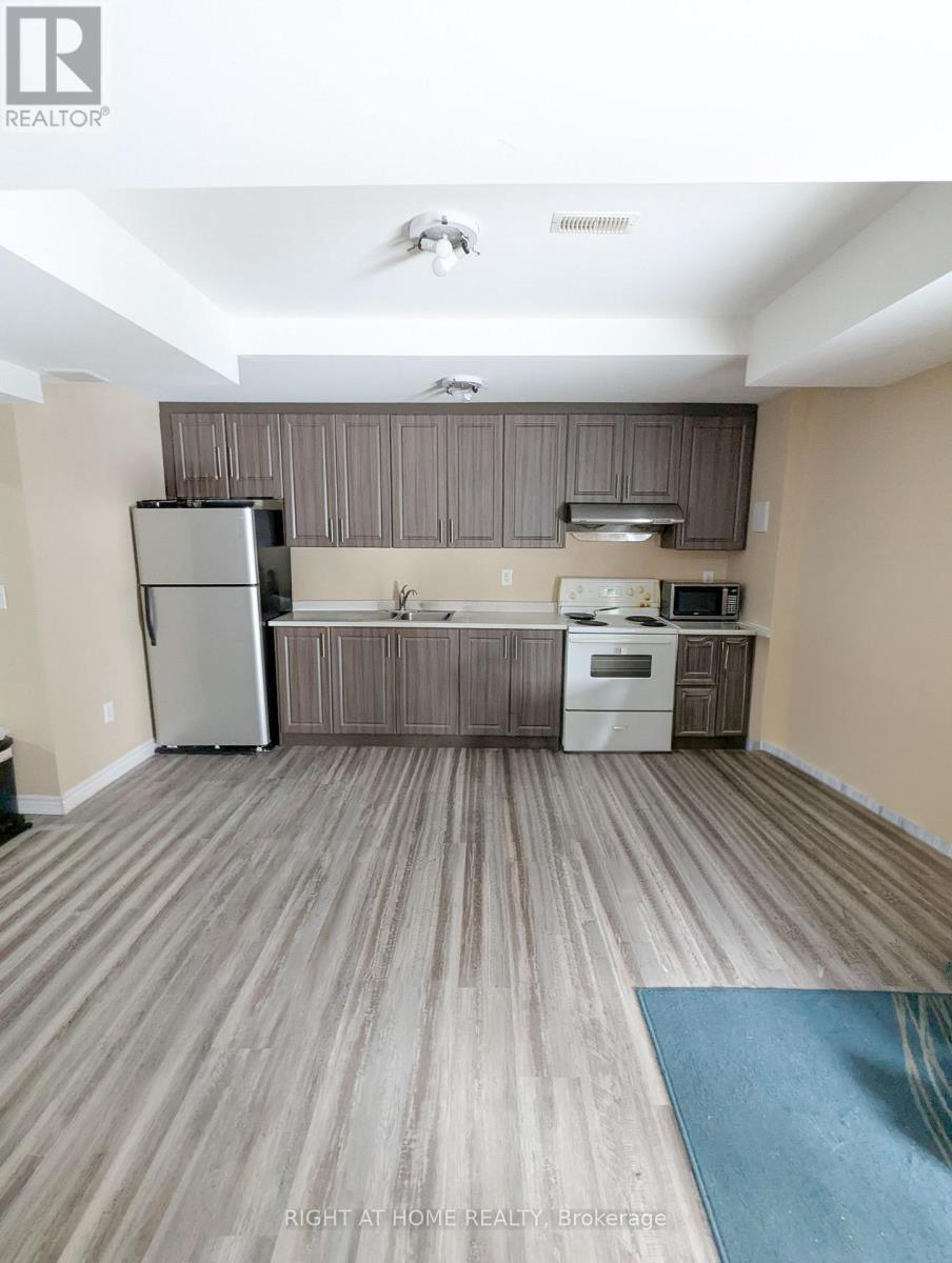 137 Whitwell Drive, Brampton, Ontario  L6P 1L2 - Photo 16 - W12971406