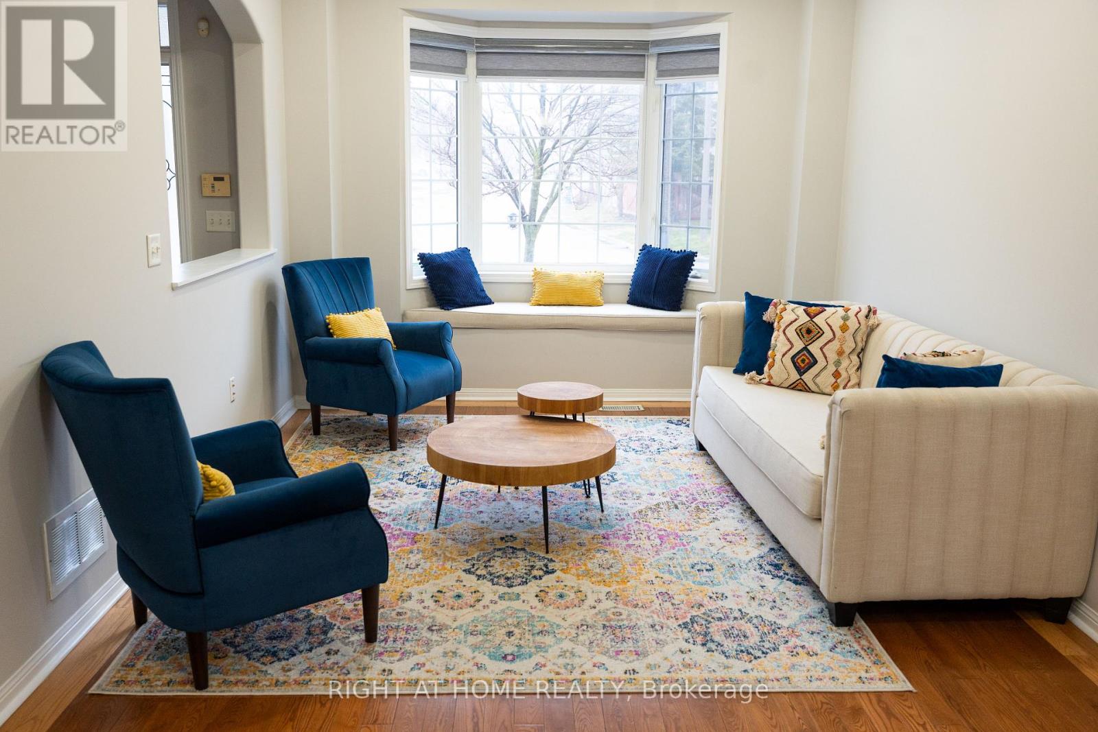 137 Whitwell Drive, Brampton, Ontario  L6P 1L2 - Photo 3 - W12971406