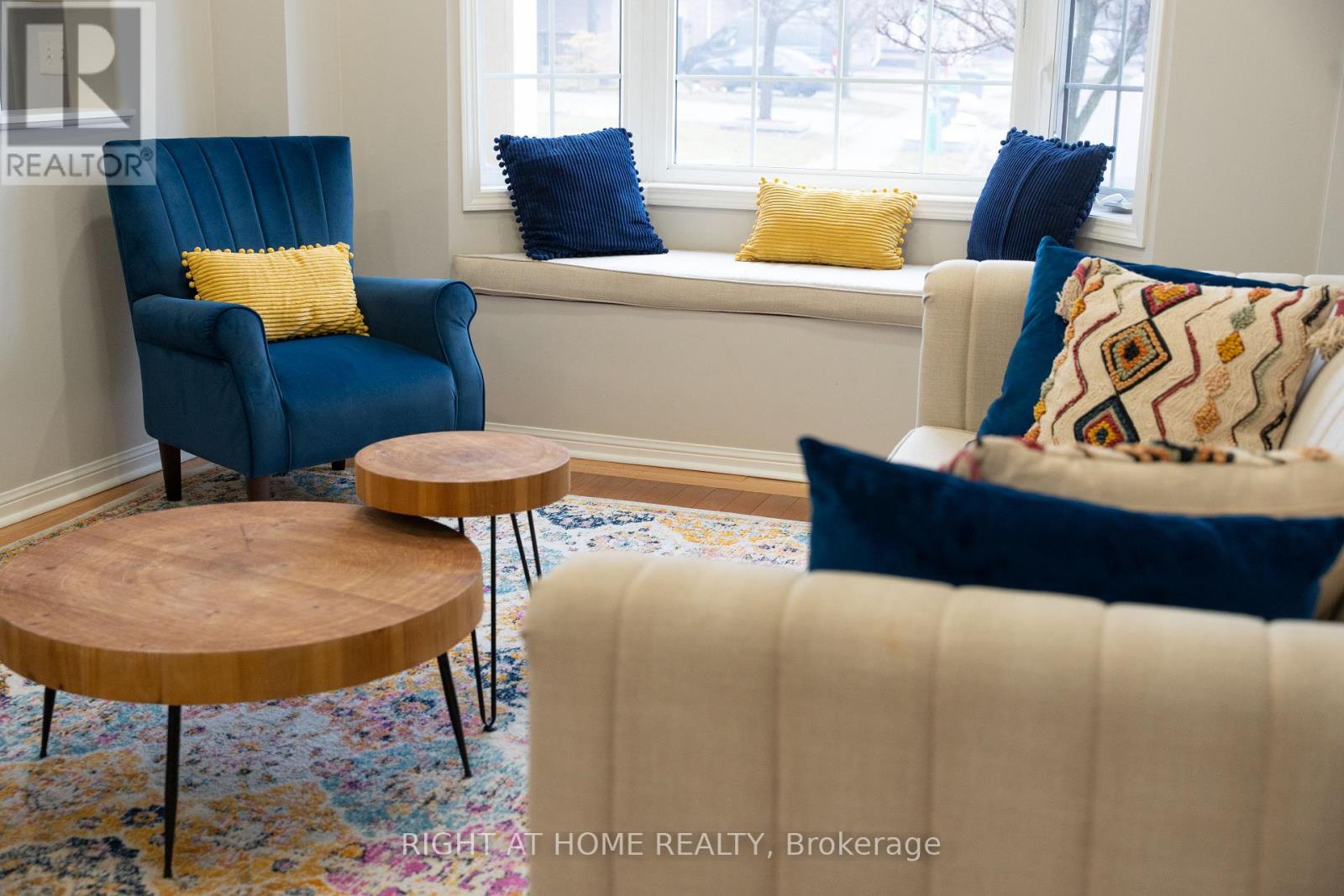 137 Whitwell Drive, Brampton, Ontario  L6P 1L2 - Photo 4 - W12971406