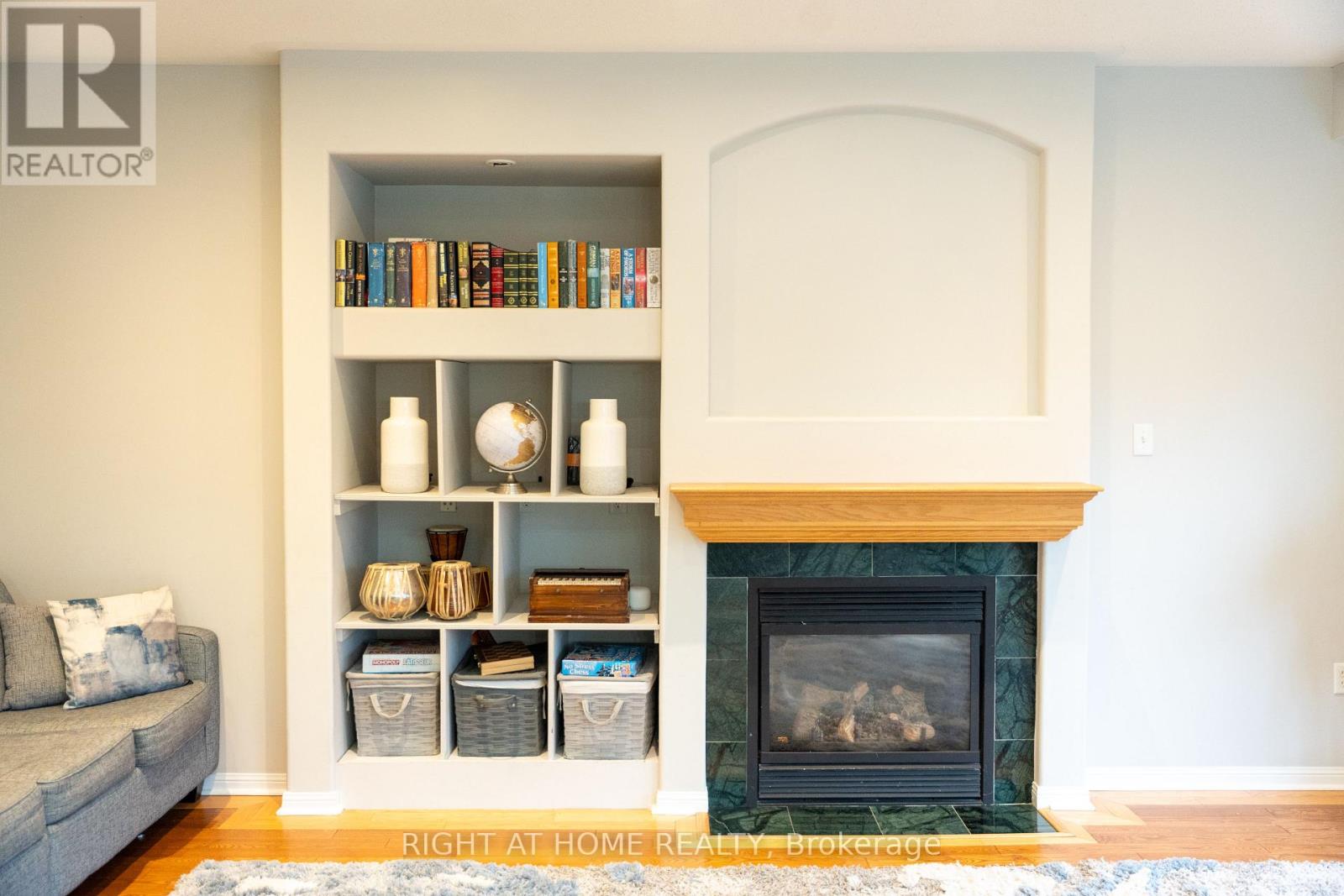 137 Whitwell Drive, Brampton, Ontario  L6P 1L2 - Photo 8 - W12971406