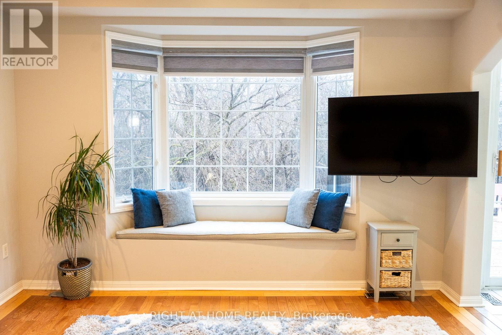 137 Whitwell Drive, Brampton, Ontario  L6P 1L2 - Photo 9 - W12971406