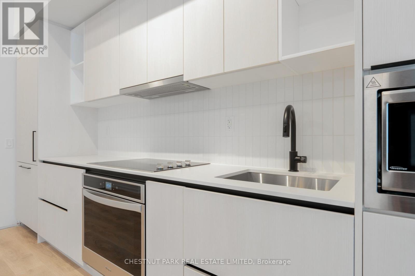 305 - 10 Graphophone Grove, Toronto, Ontario  M6H 0E5 - Photo 6 - W12971420