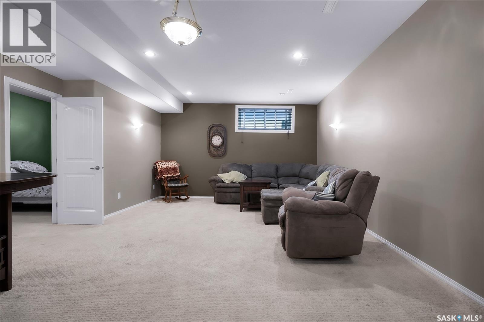 608 3rd Street N, Martensville, Saskatchewan  S0K 2T0 - Photo 28 - SK032309