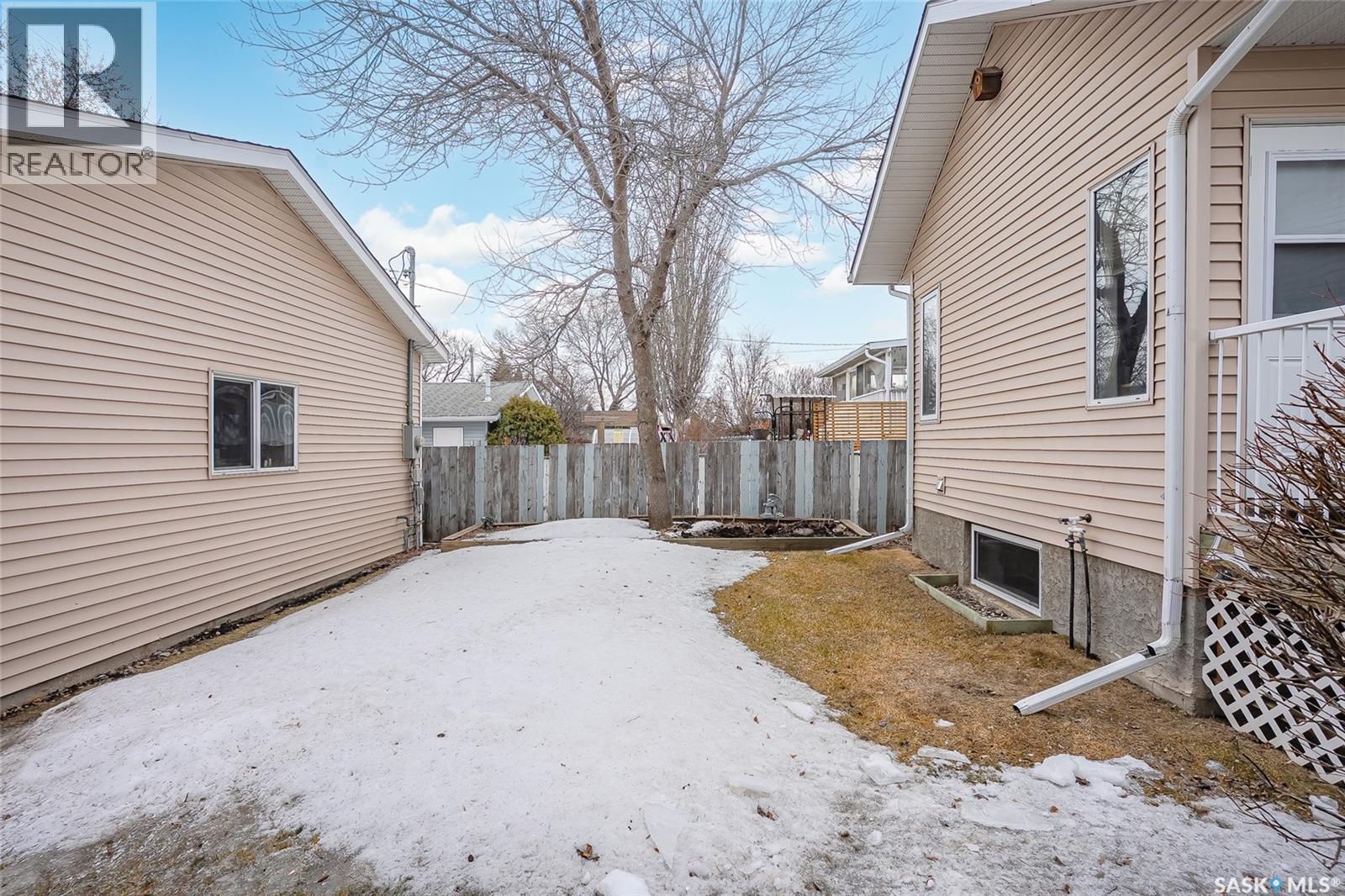 608 3rd Street N, Martensville, Saskatchewan  S0K 2T0 - Photo 41 - SK032309