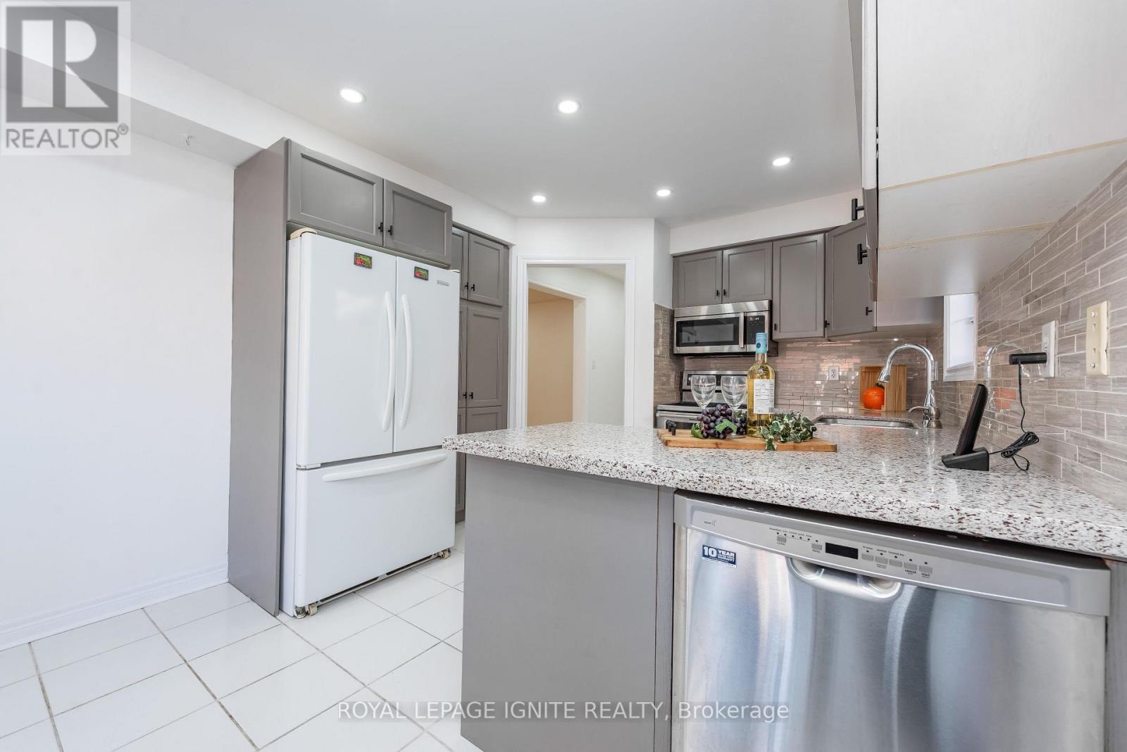 3 Todmorden Drive, Brampton, Ontario  L7A 1M5 - Photo 10 - W12952868