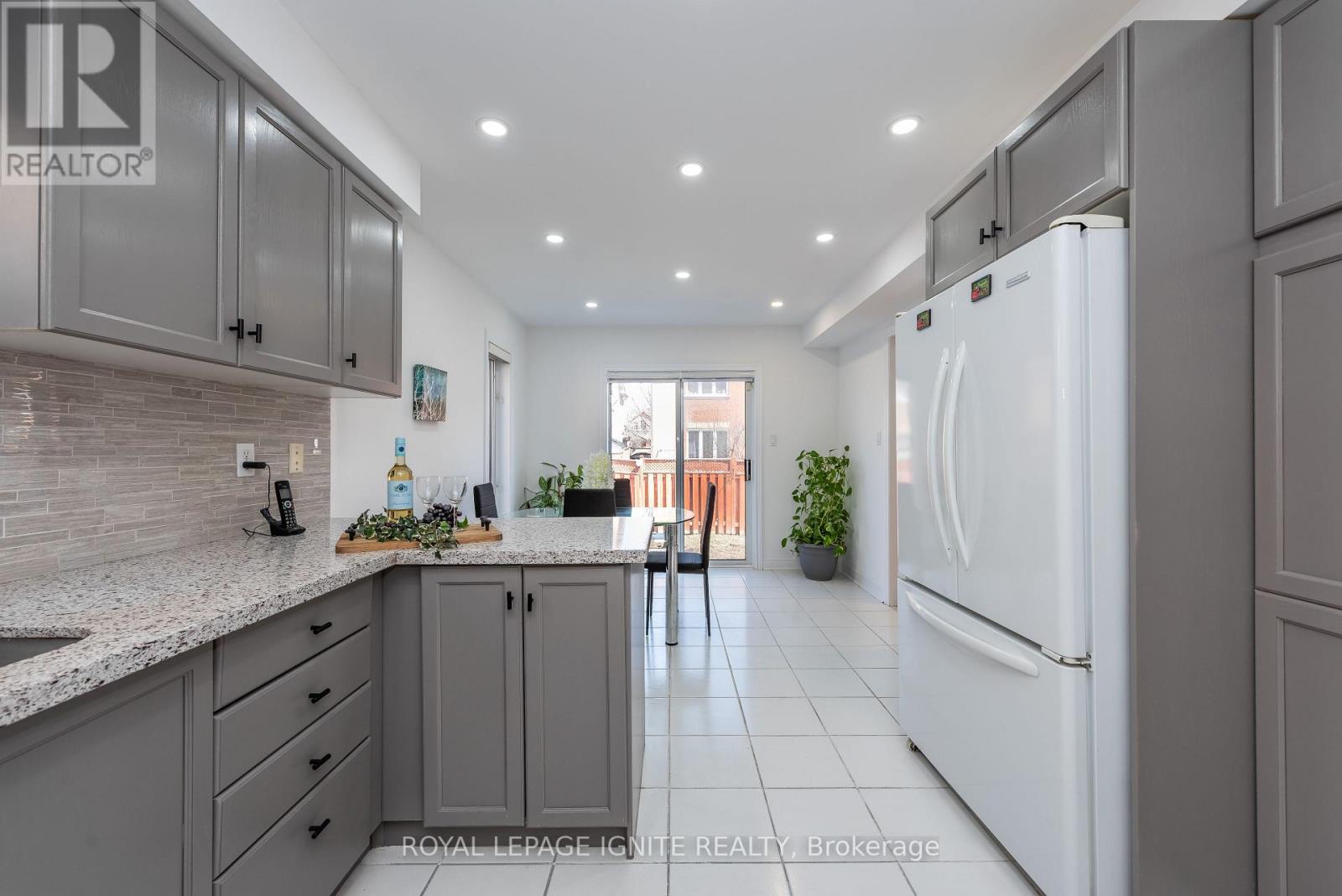 3 Todmorden Drive, Brampton, Ontario  L7A 1M5 - Photo 13 - W12952868