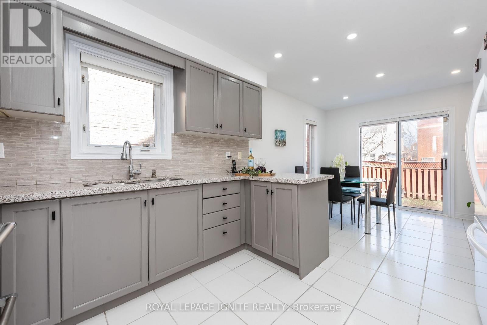 3 Todmorden Drive, Brampton, Ontario  L7A 1M5 - Photo 12 - W12952868