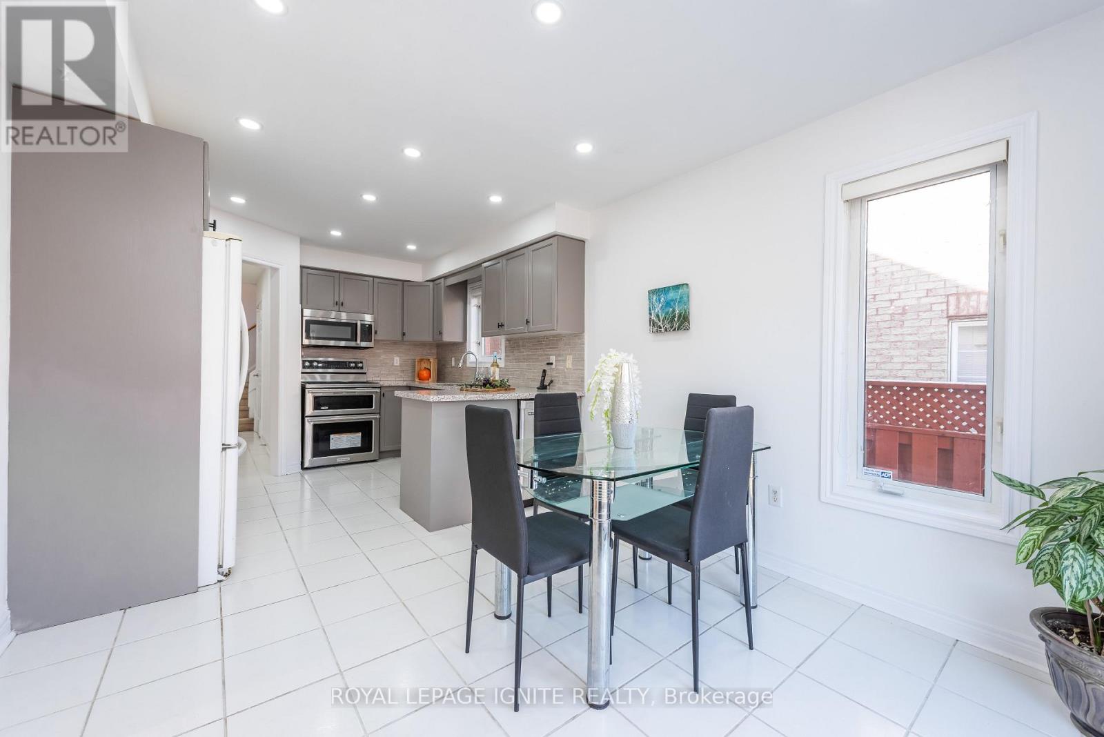 3 Todmorden Drive, Brampton, Ontario  L7A 1M5 - Photo 9 - W12952868