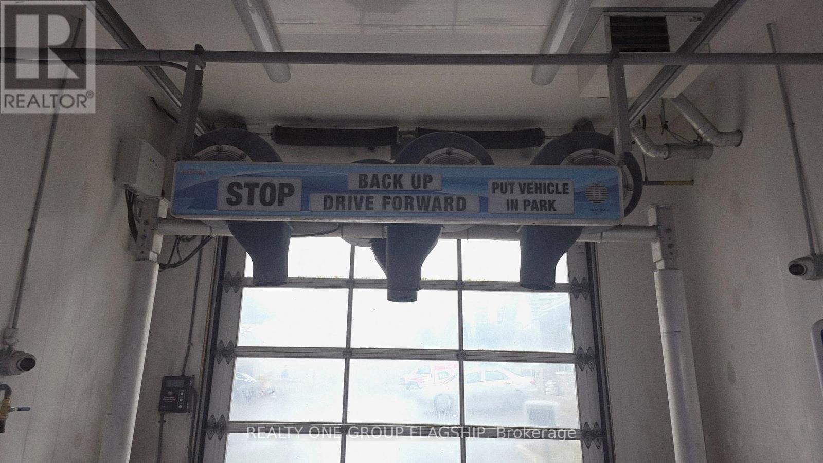 Car Wash Bldg - 4861 Victoria Avenue, Niagara Falls, Ontario  L2E 4C5 - Photo 3 - X12971268