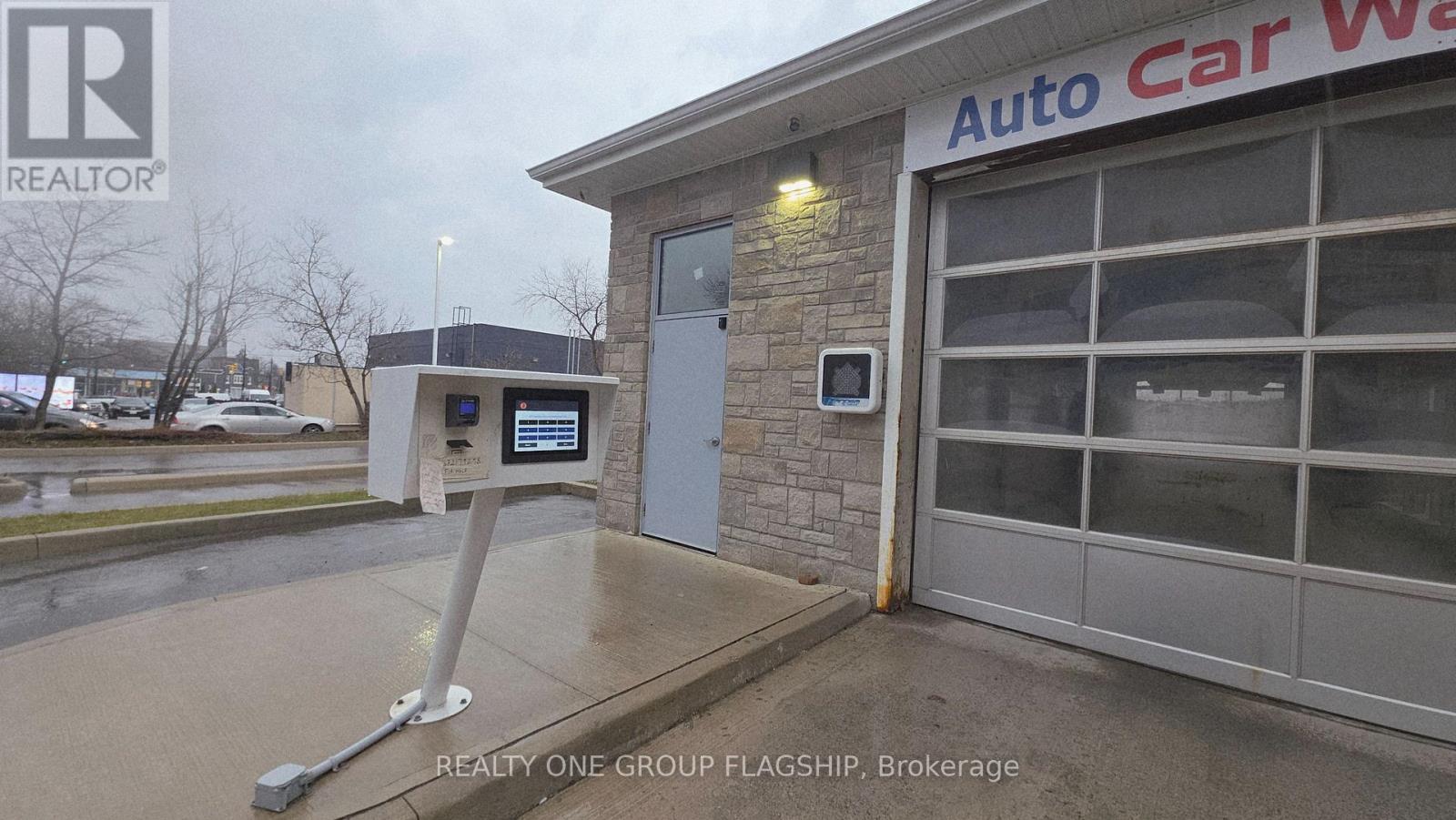 Car Wash Bldg - 4861 Victoria Avenue, Niagara Falls, Ontario  L2E 4C5 - Photo 7 - X12971268