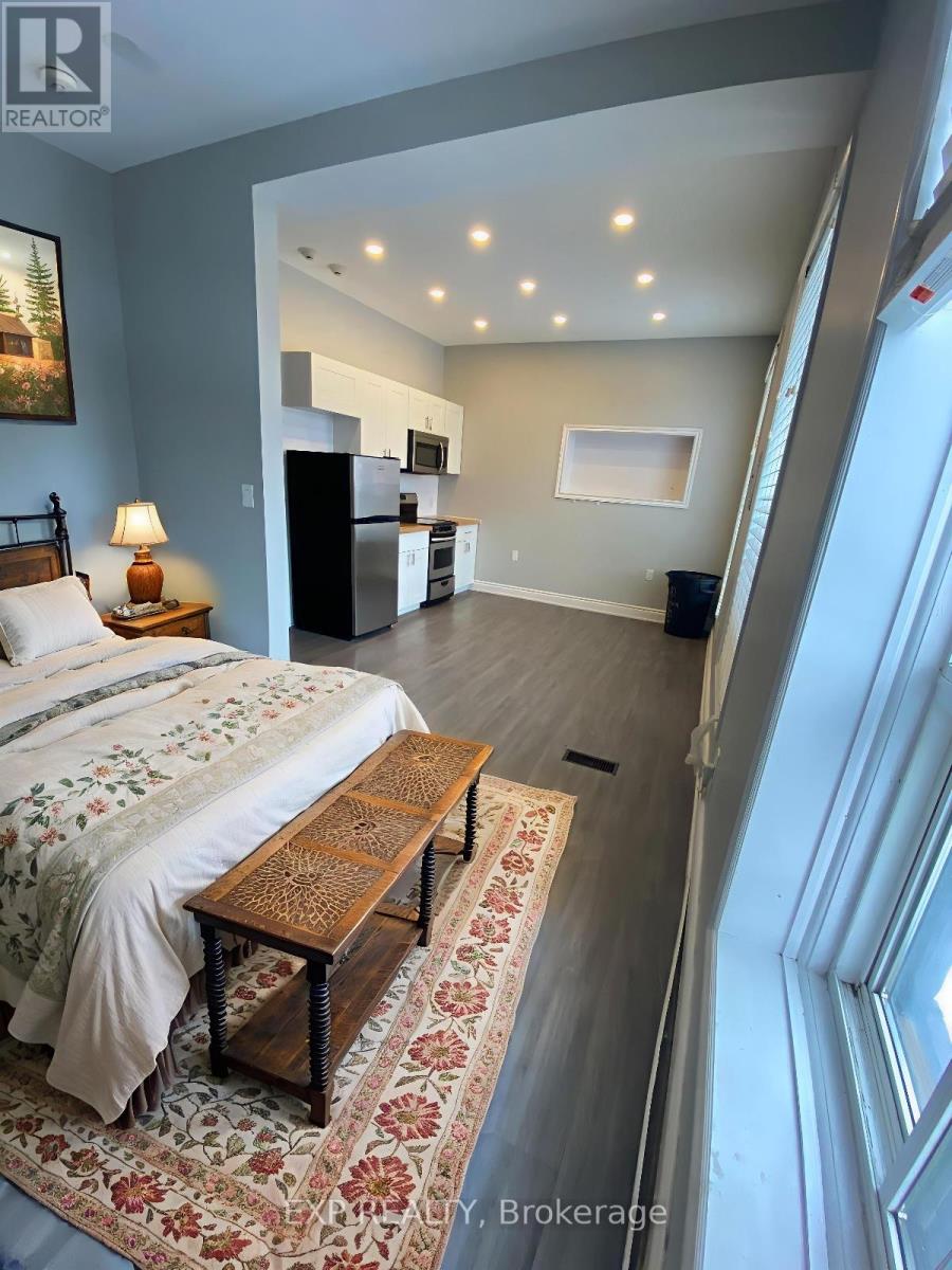 4 - 70 Victoria Avenue S, Hamilton, Ontario  L8N 2S7 - Photo 2 - X12971302