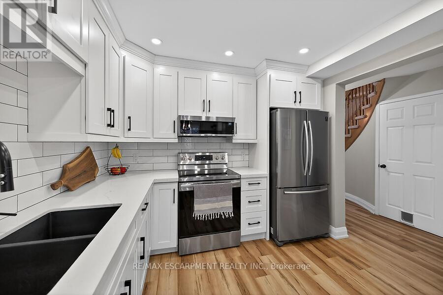 53 Pinewoods Drive, Hamilton, Ontario  L8L 2T6 - Photo 16 - X12971322