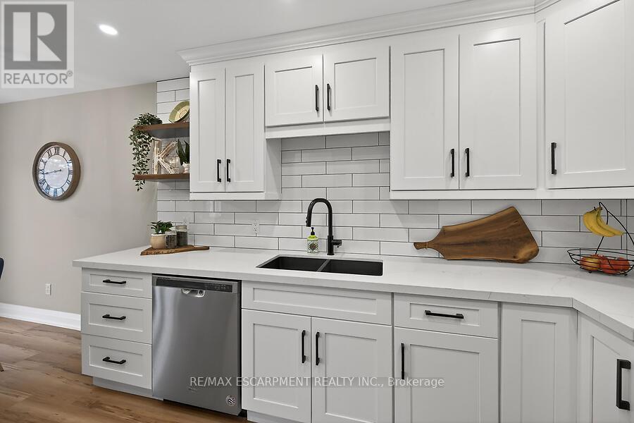 53 Pinewoods Drive, Hamilton, Ontario  L8L 2T6 - Photo 17 - X12971322