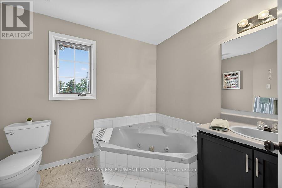 53 Pinewoods Drive, Hamilton, Ontario  L8L 2T6 - Photo 25 - X12971322