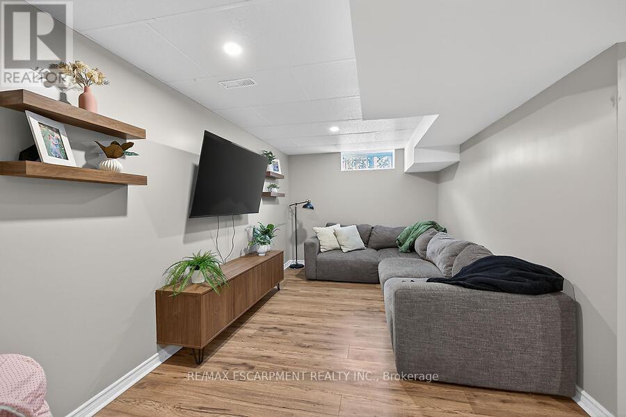 53 Pinewoods Drive, Hamilton, Ontario  L8L 2T6 - Photo 34 - X12971322